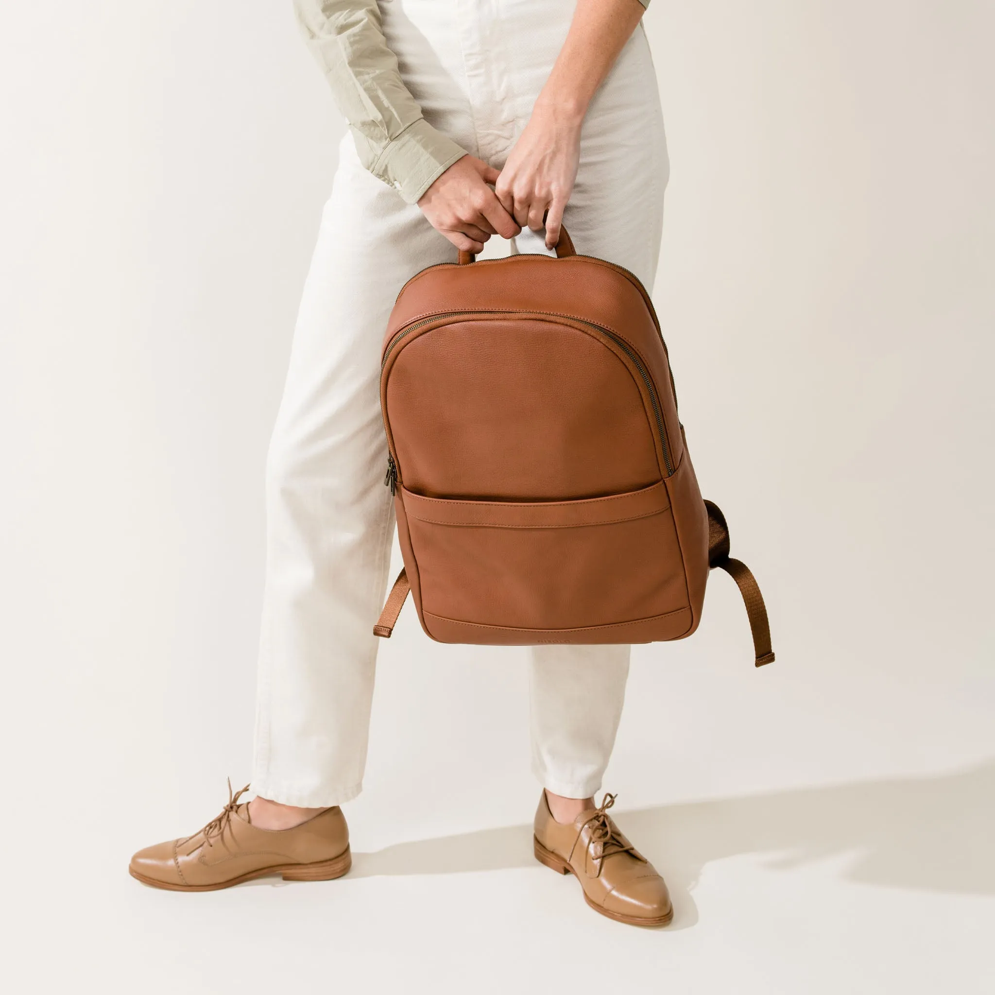 Alex Commuter Backpack Caramel -NISOLO