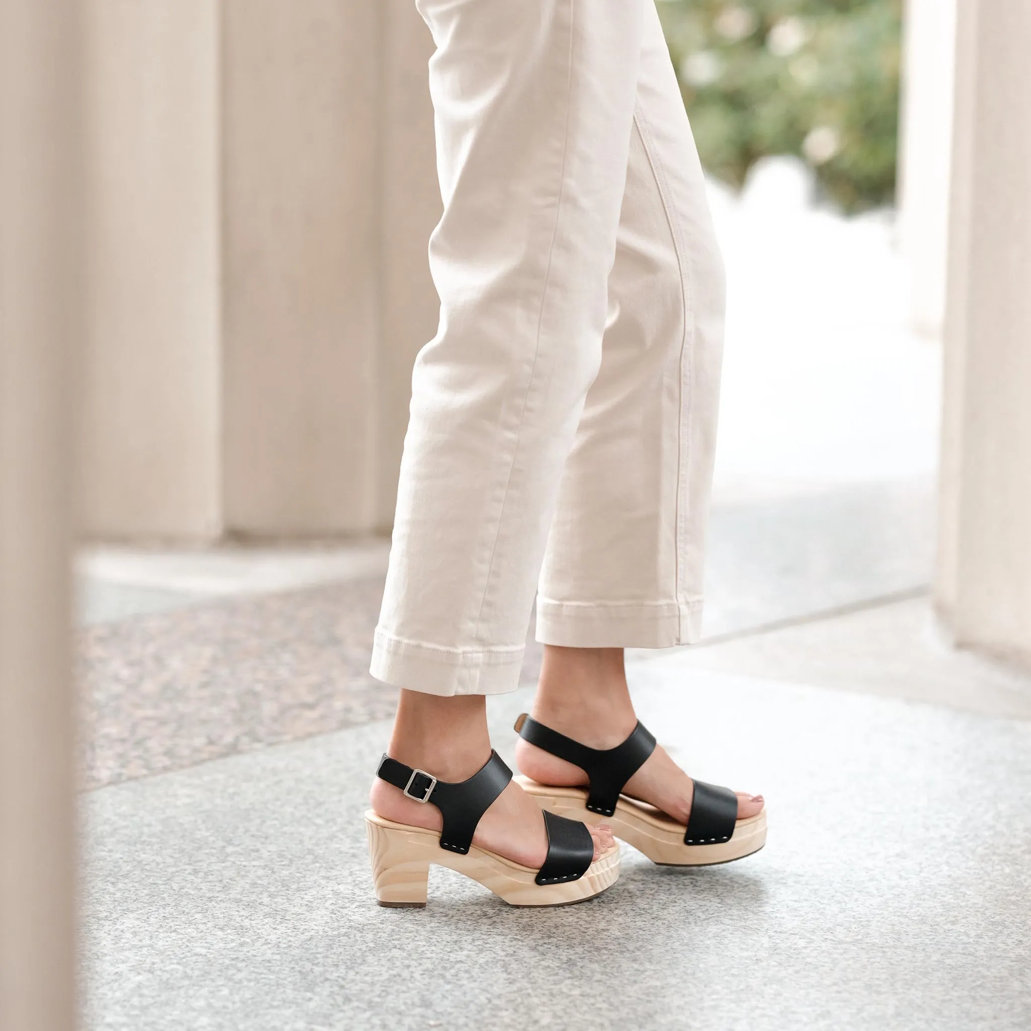 All-Day Open Toe Clog Black -NISOLO