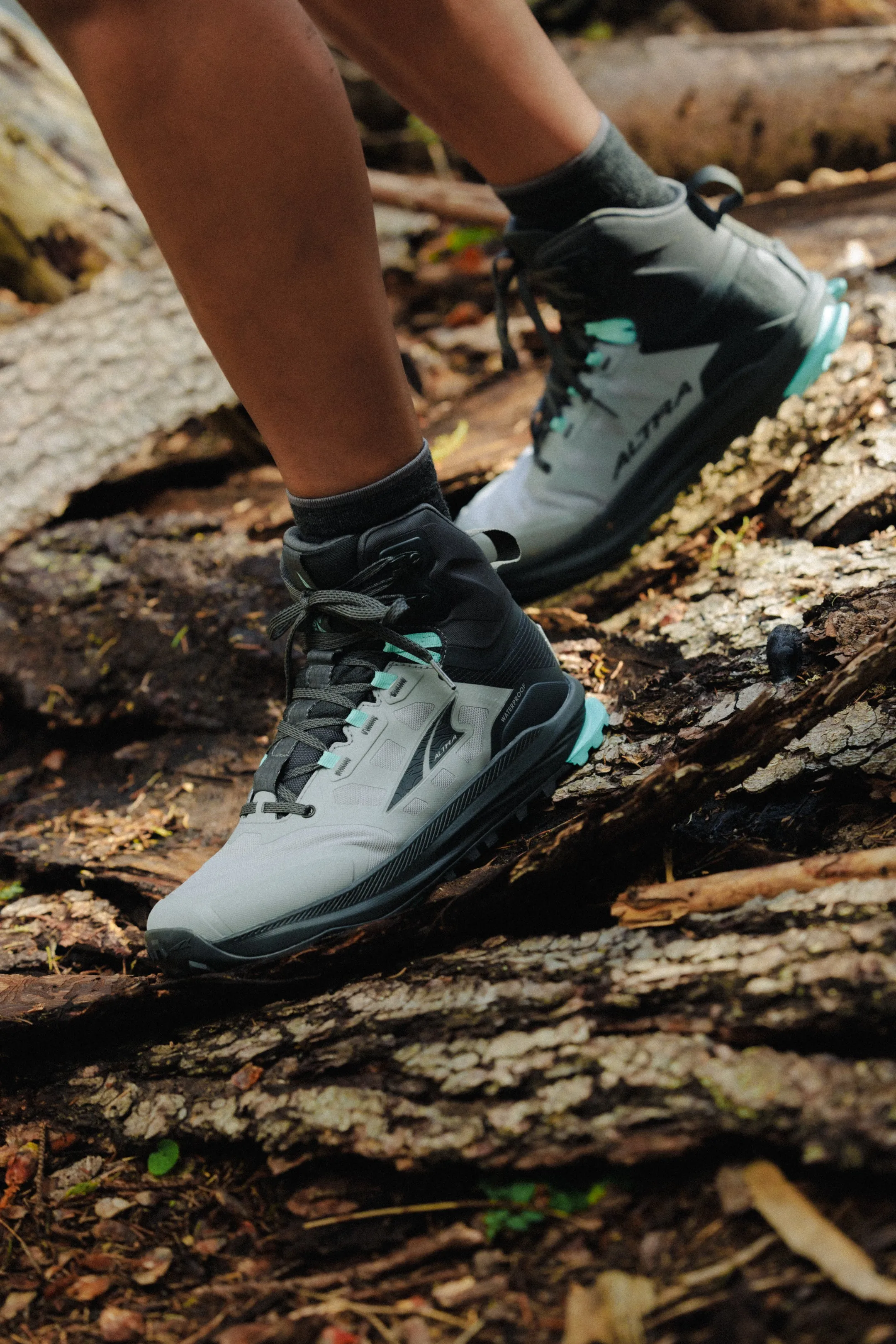 Altra Lone Peak 9 Waterproof Mid Womens  Black/Gray