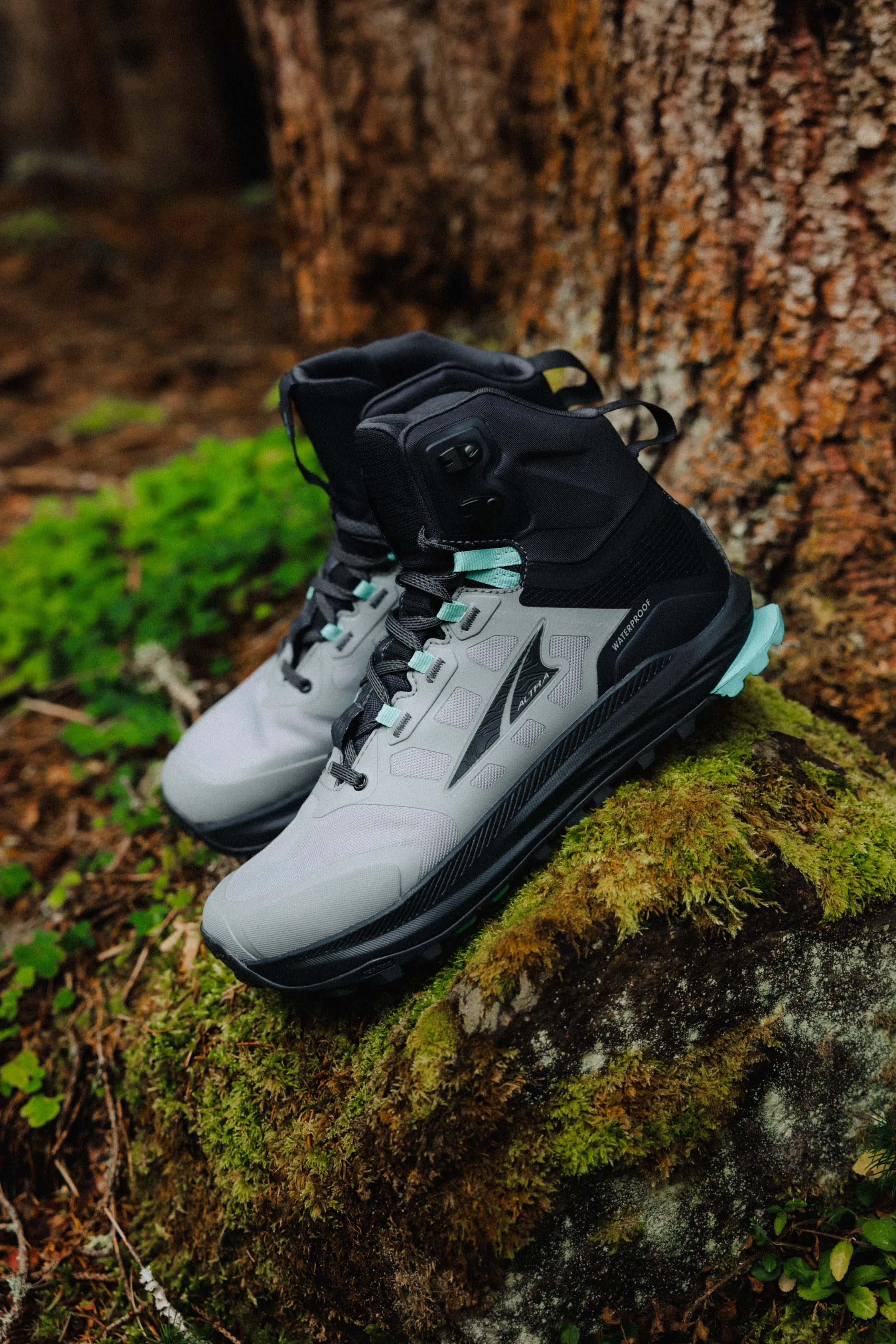 Altra Lone Peak 9 Waterproof Mid Womens  Black/Gray
