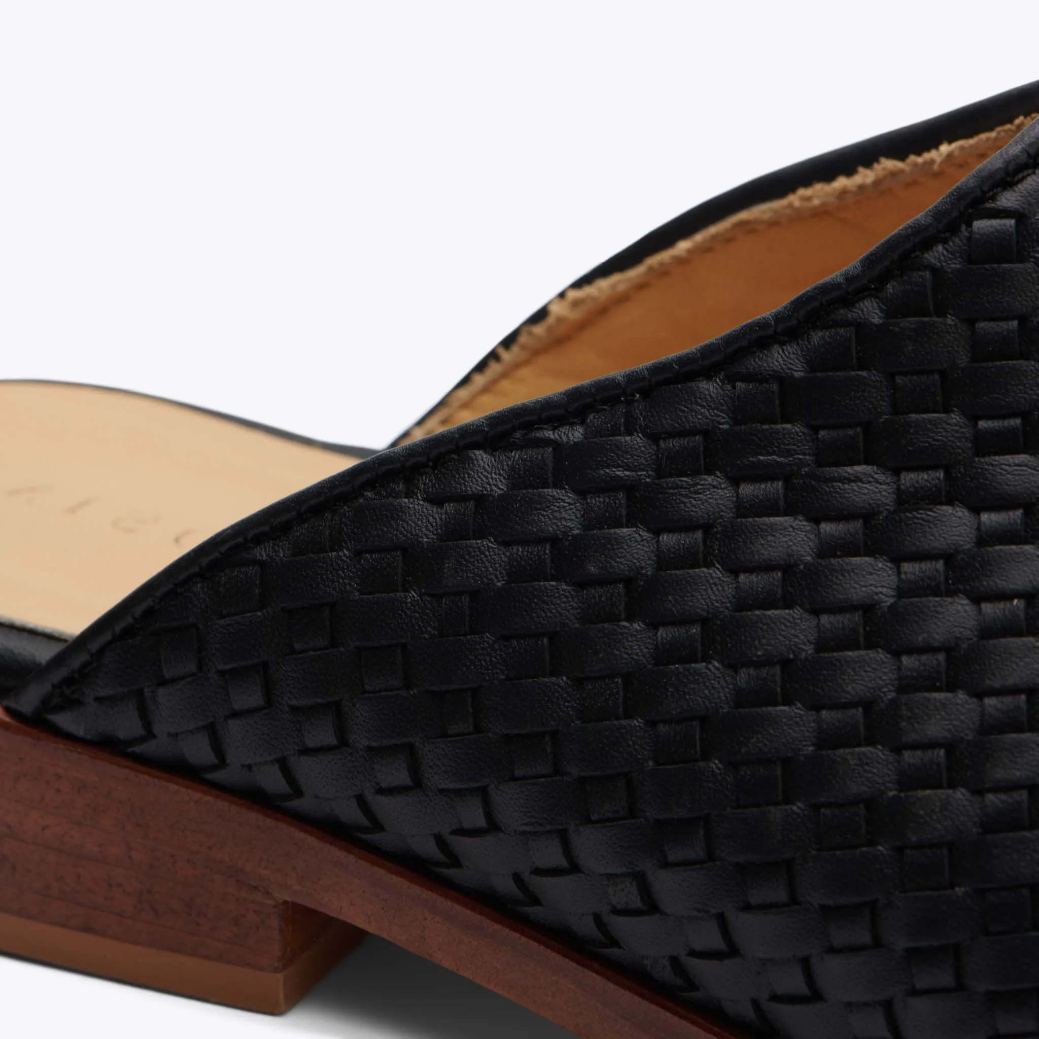 Ama Woven Mule Woven Black -NISOLO