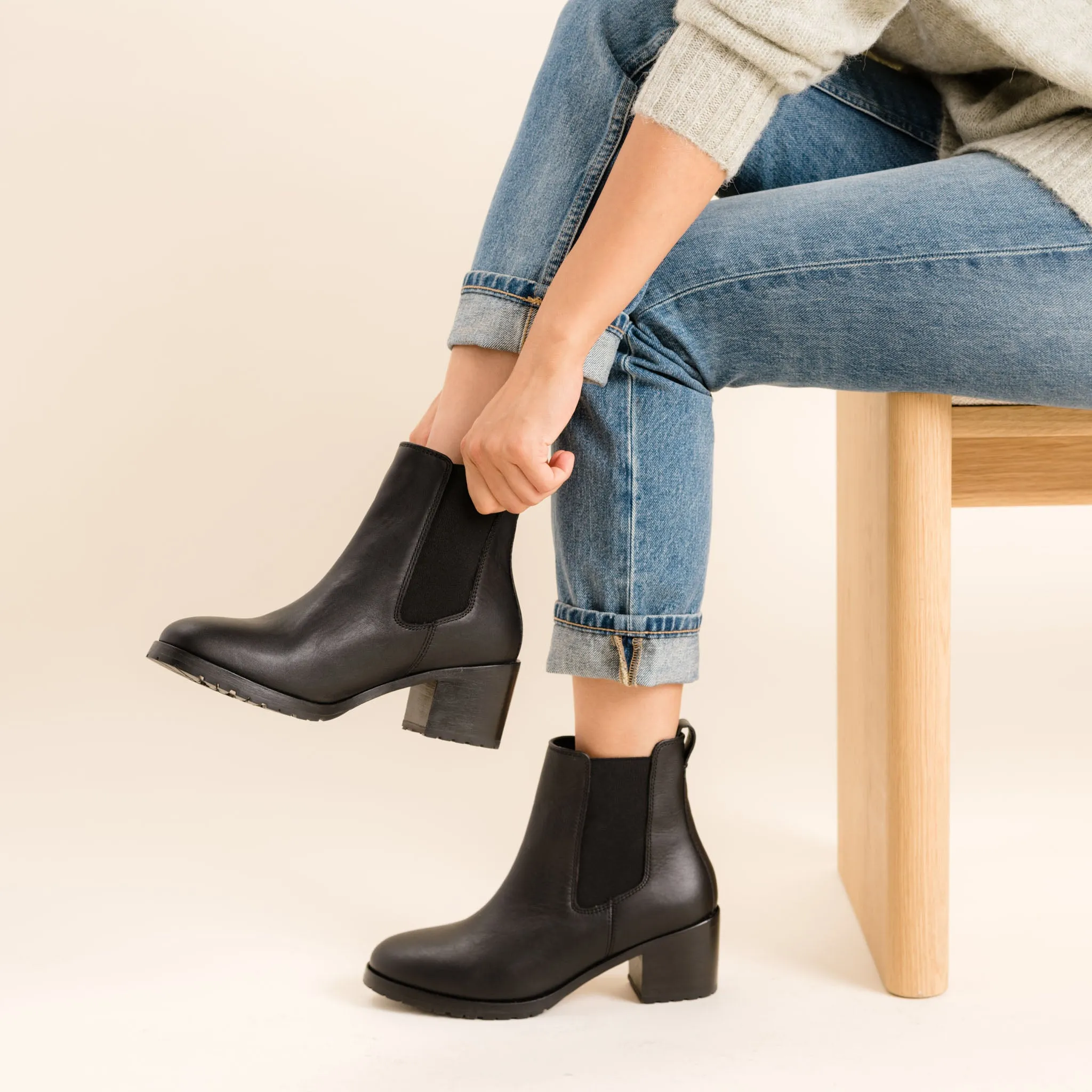 Ana Go-To Heeled Chelsea Boot Black/Black -NISOLO