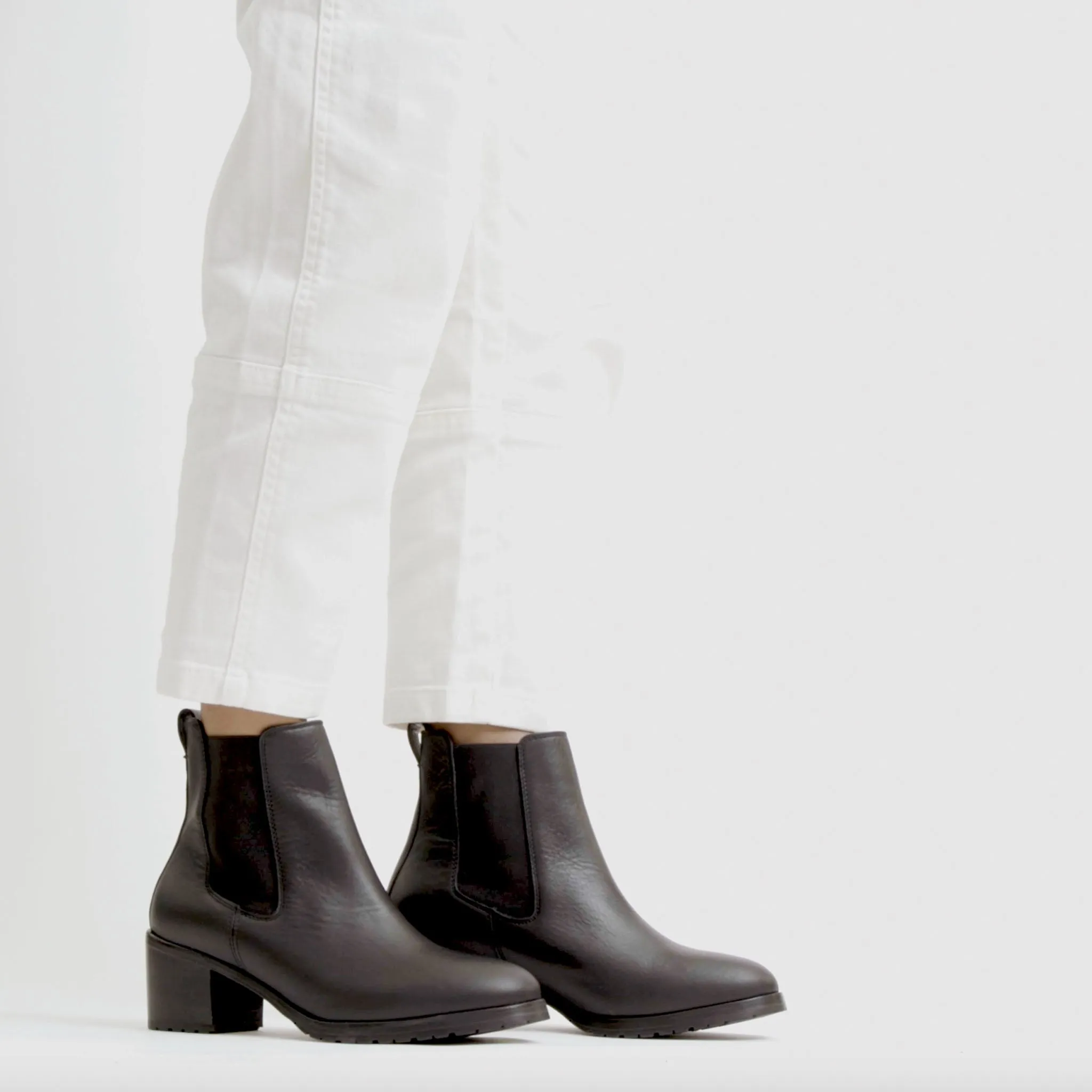 Ana Go-To Heeled Chelsea Boot Black/Black -NISOLO