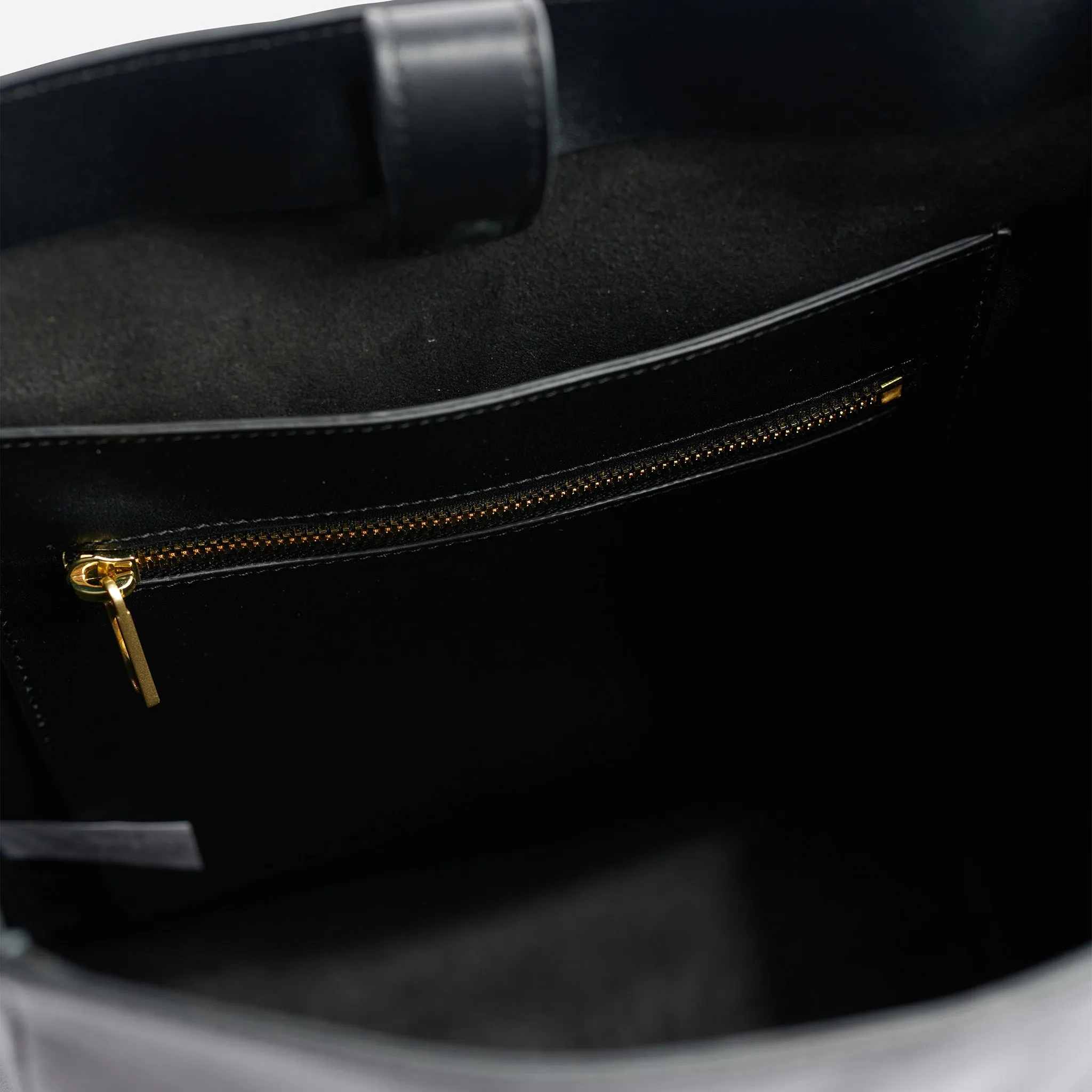 Cecilia Go-To Shoulder Bag Black -NISOLO
