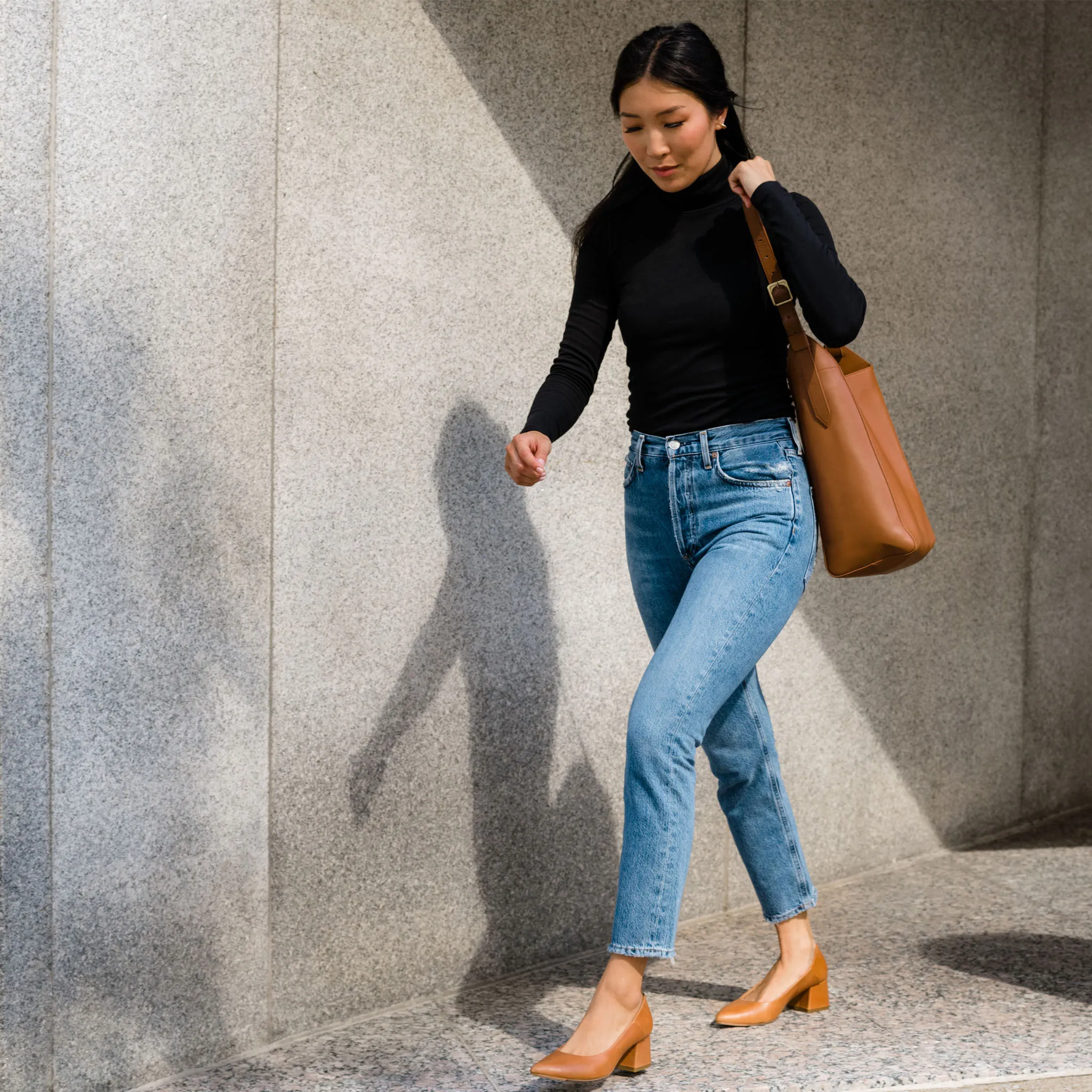 Cecilia Go-To Shoulder Bag Caramel -NISOLO