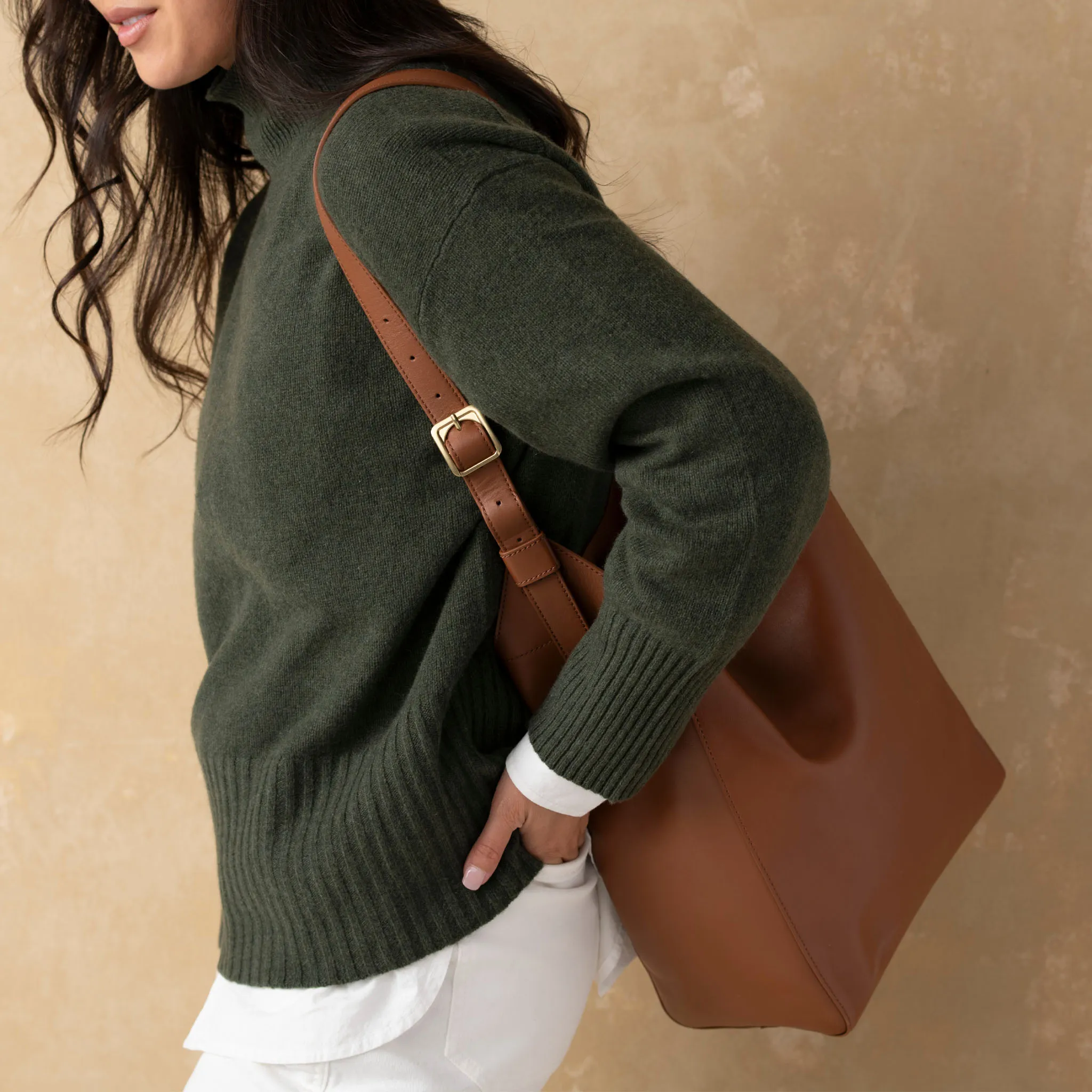 Cecilia Go-To Shoulder Bag Caramel -NISOLO