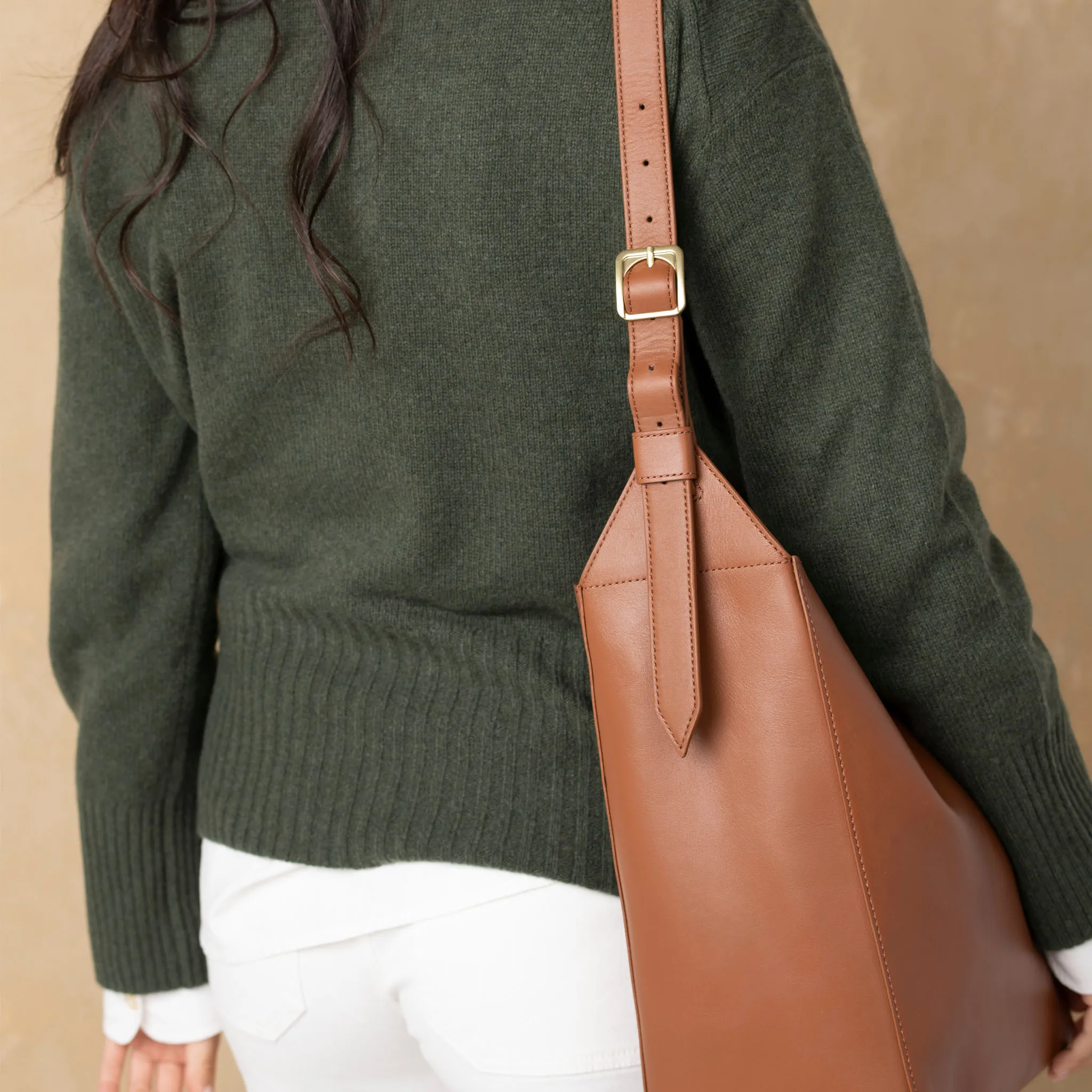 Cecilia Go-To Shoulder Bag Caramel -NISOLO