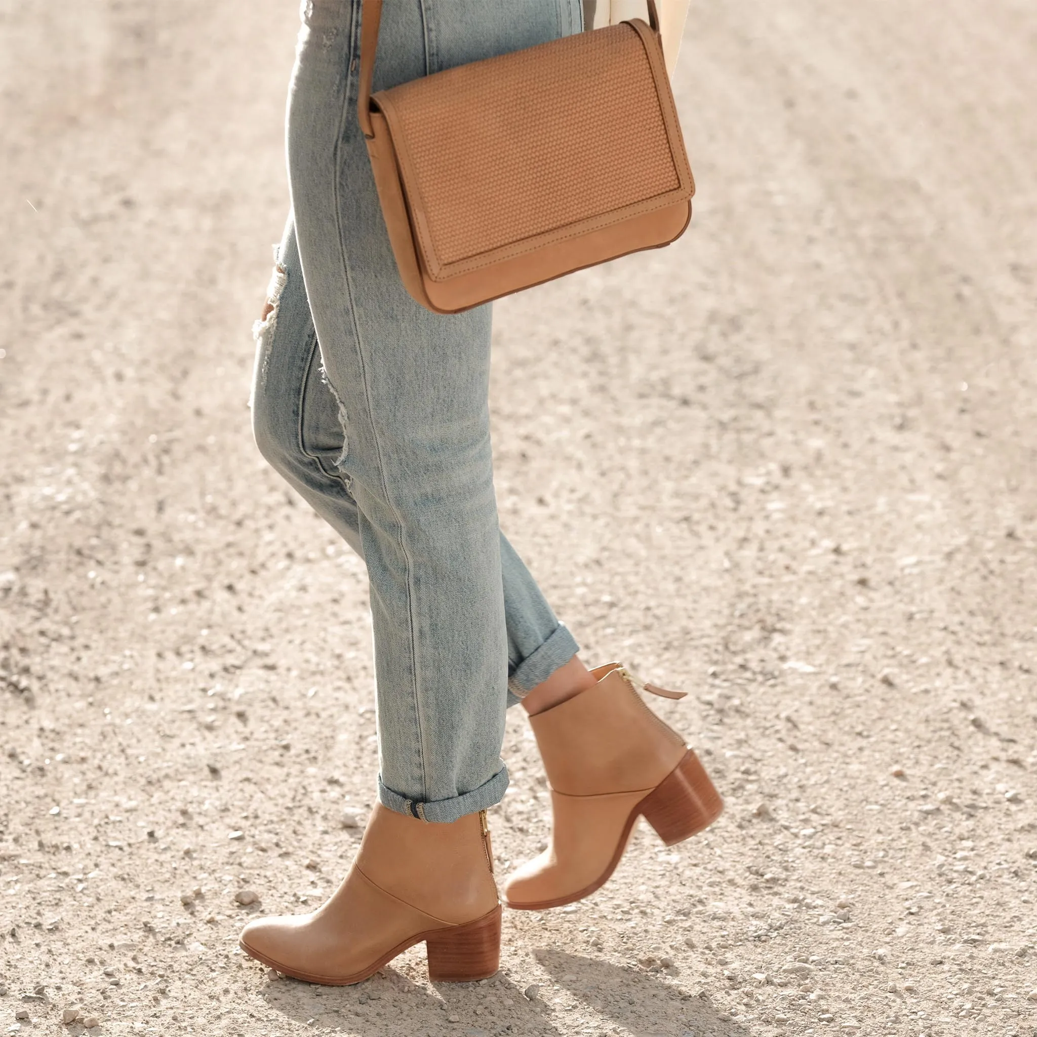 Clara Crossbody Almond -NISOLO