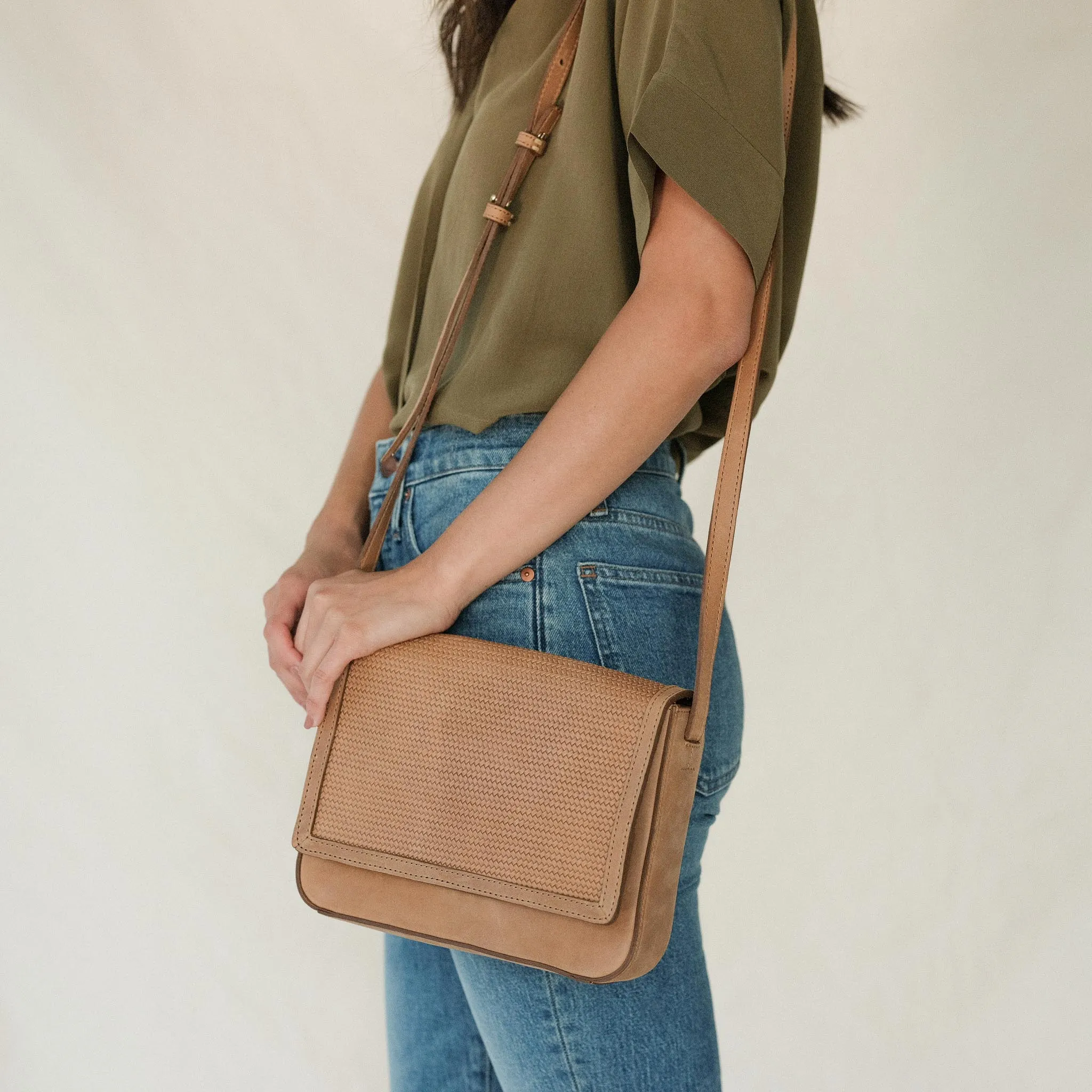 Clara Crossbody Almond -NISOLO