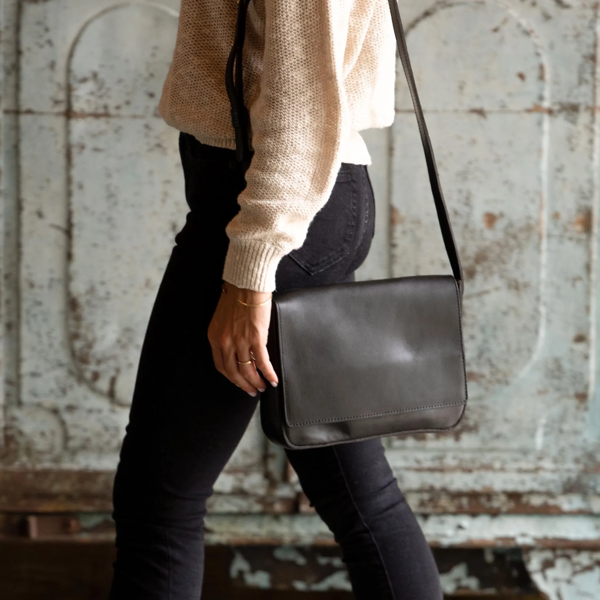 Clara Crossbody Black -NISOLO