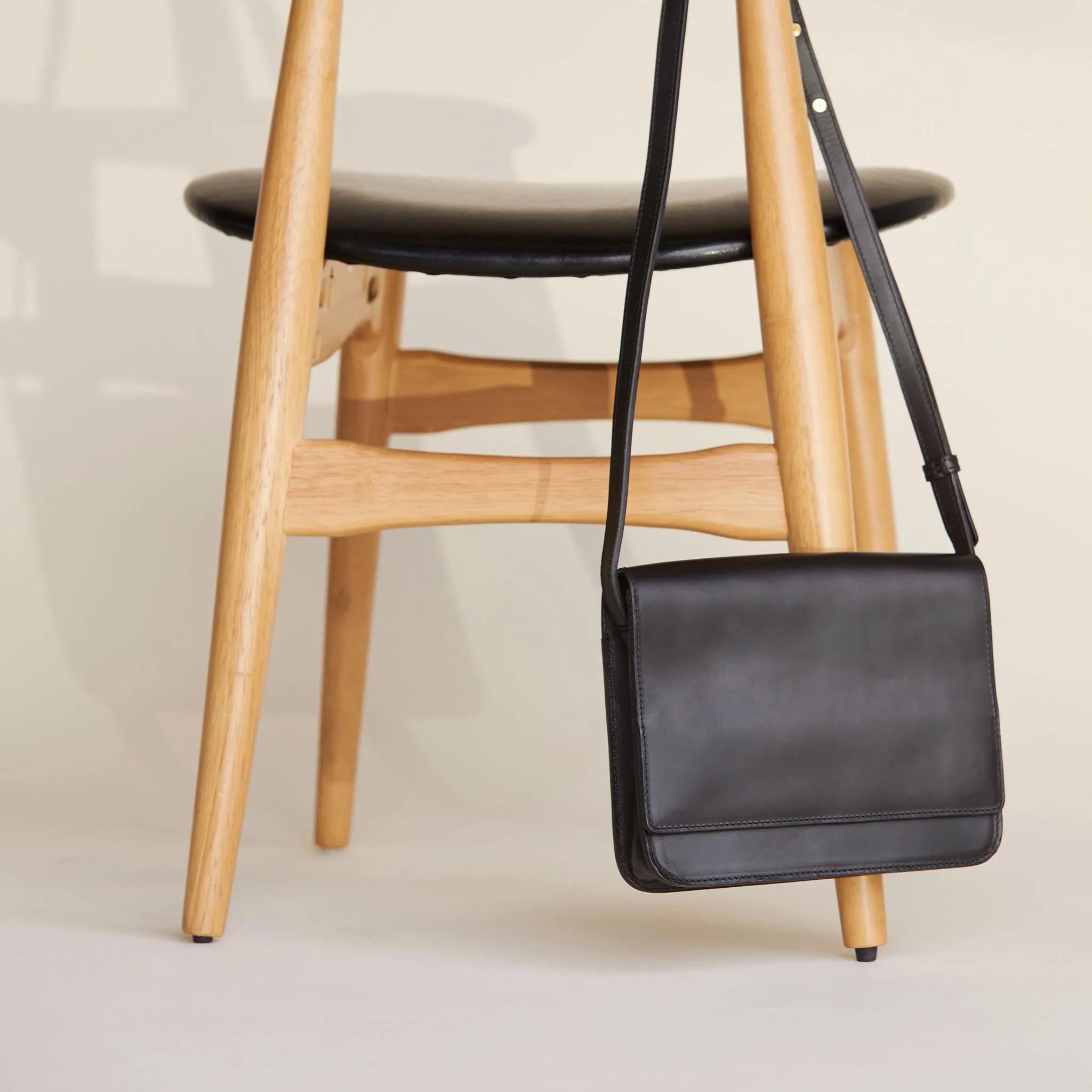 Clara Crossbody Black -NISOLO