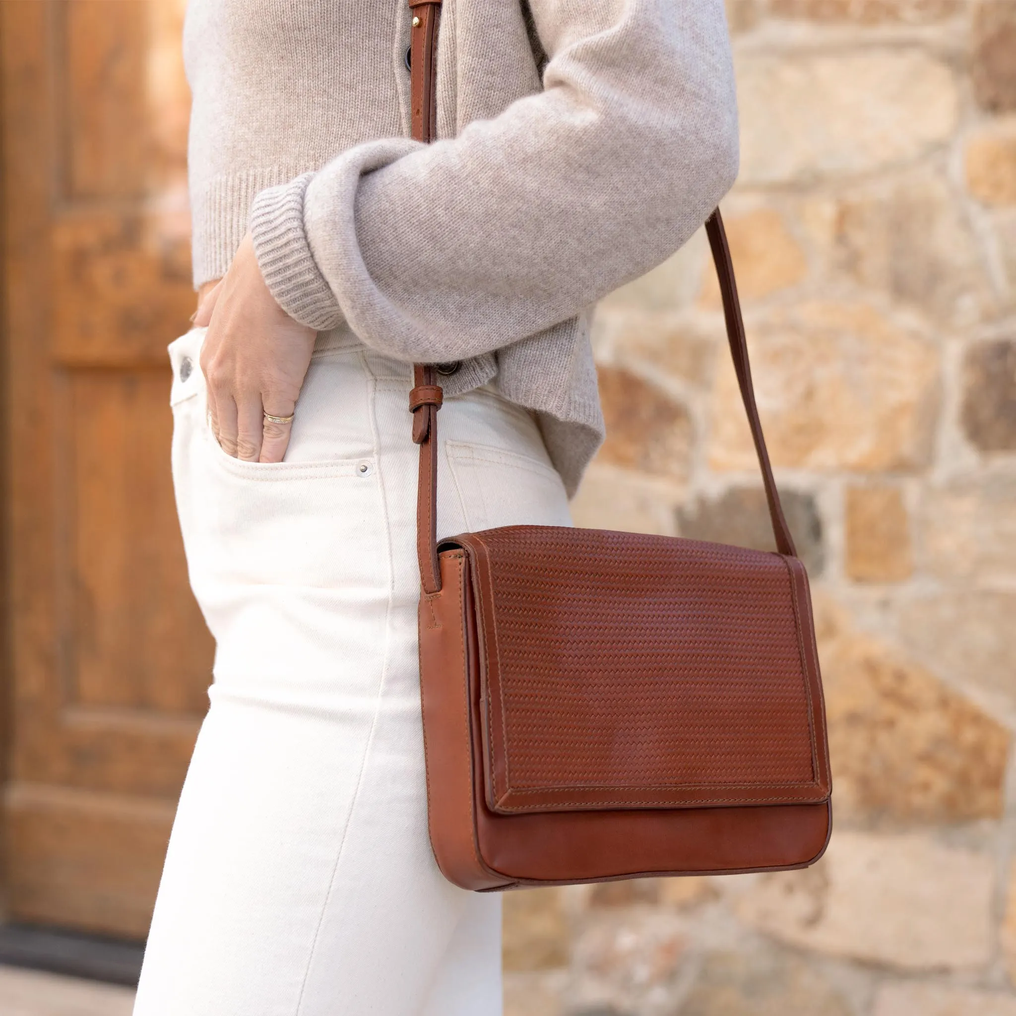 Clara Crossbody Woven Brandy -NISOLO