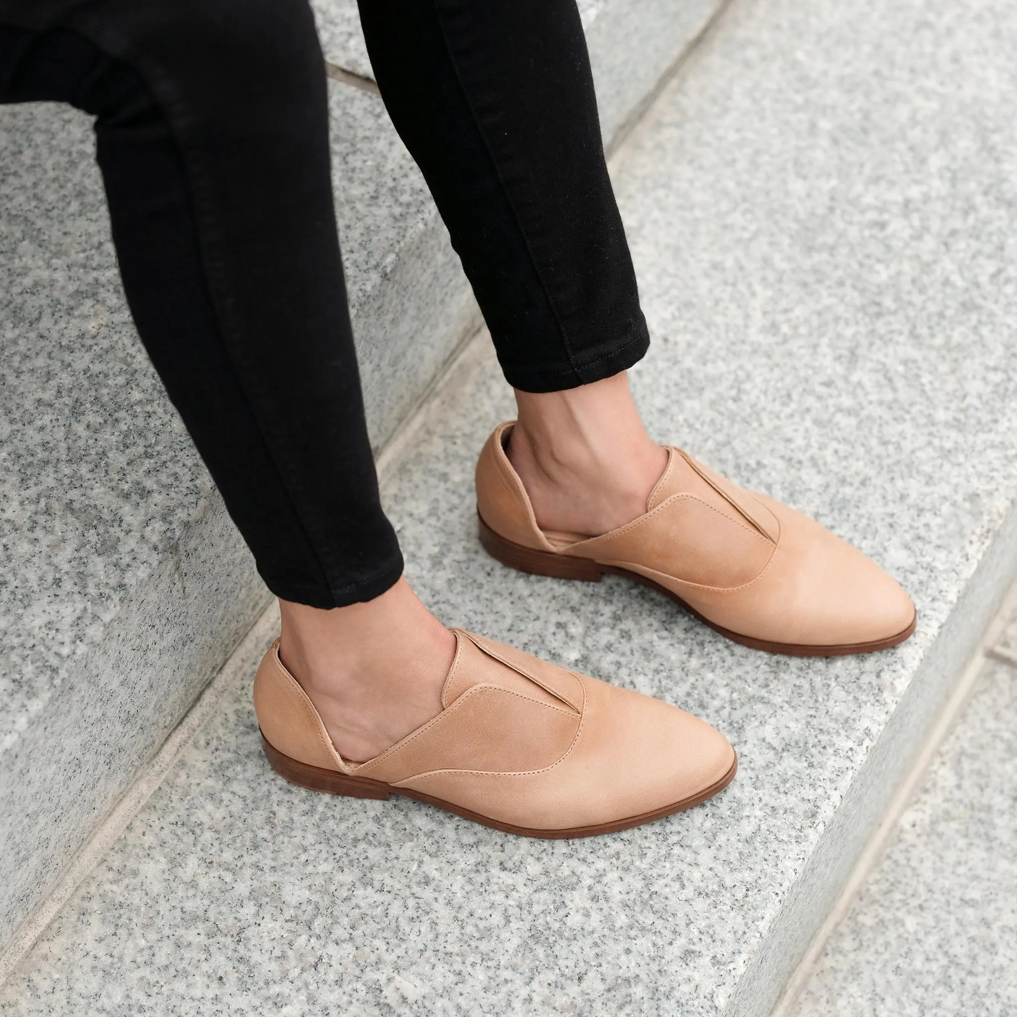 Classic Oxford Almond -NISOLO