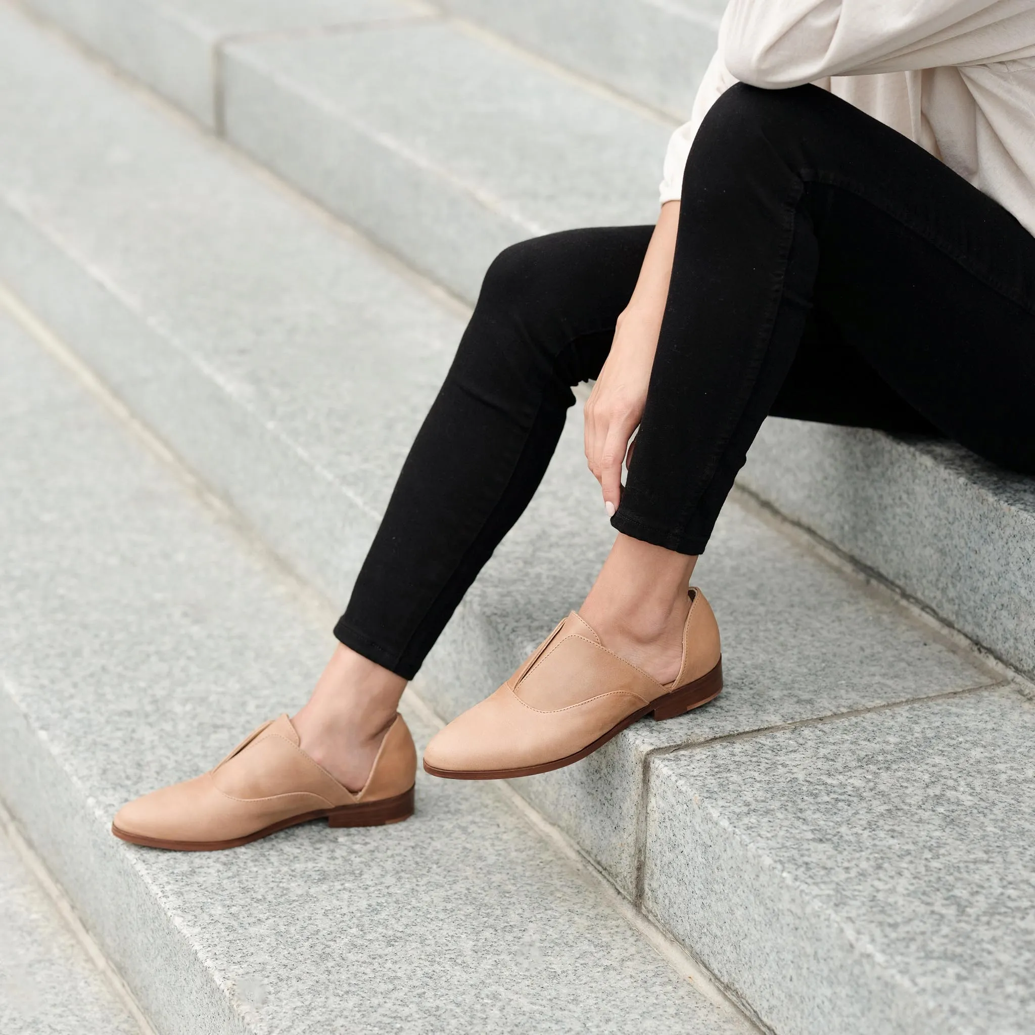Classic Oxford Almond -NISOLO