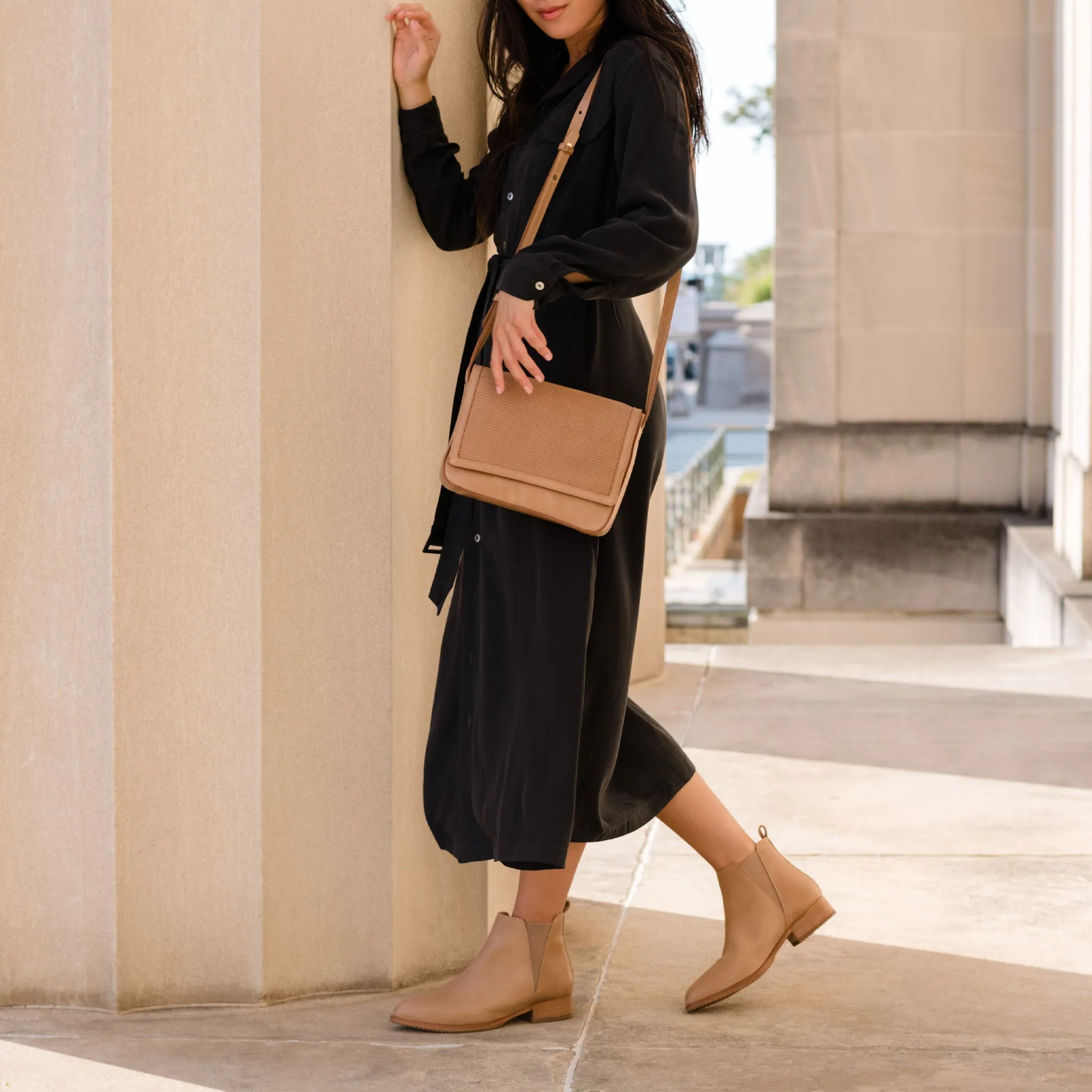 Eva Everyday Chelsea Boot Almond -NISOLO
