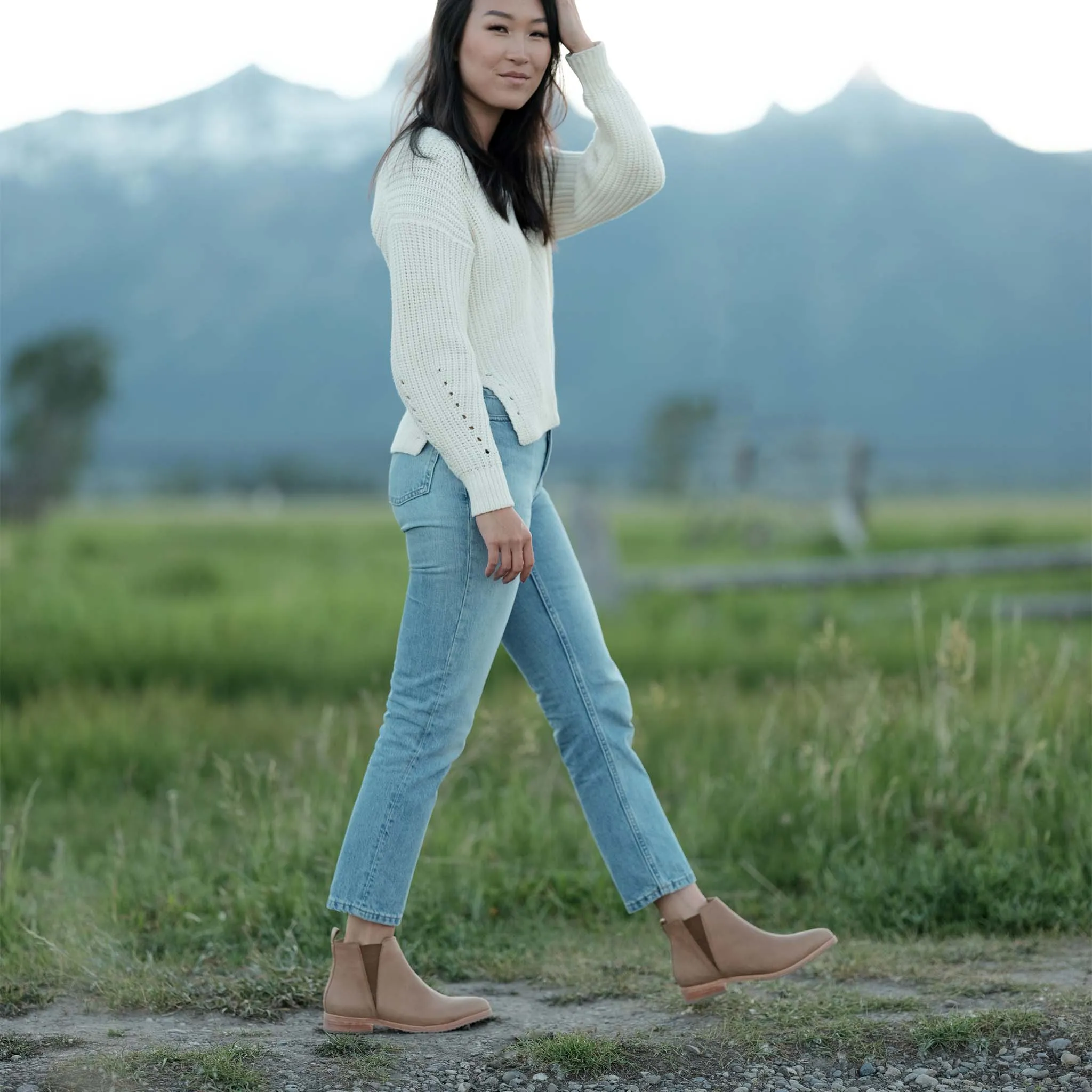 Eva Everyday Chelsea Boot Almond -NISOLO
