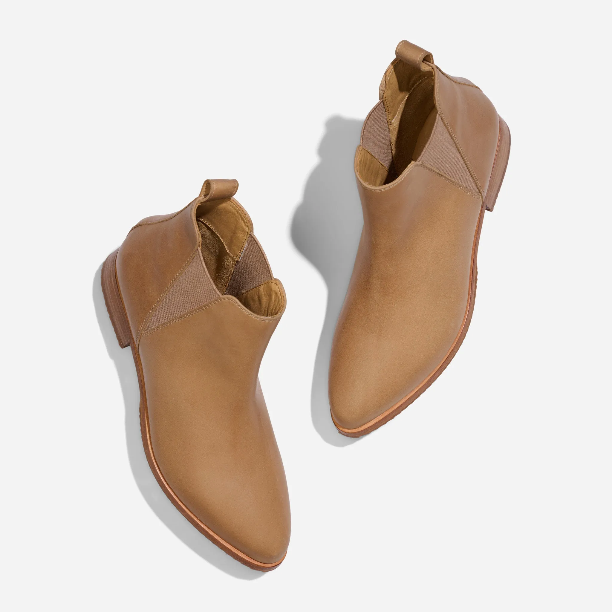 Eva Everyday Chelsea Boot Almond -NISOLO