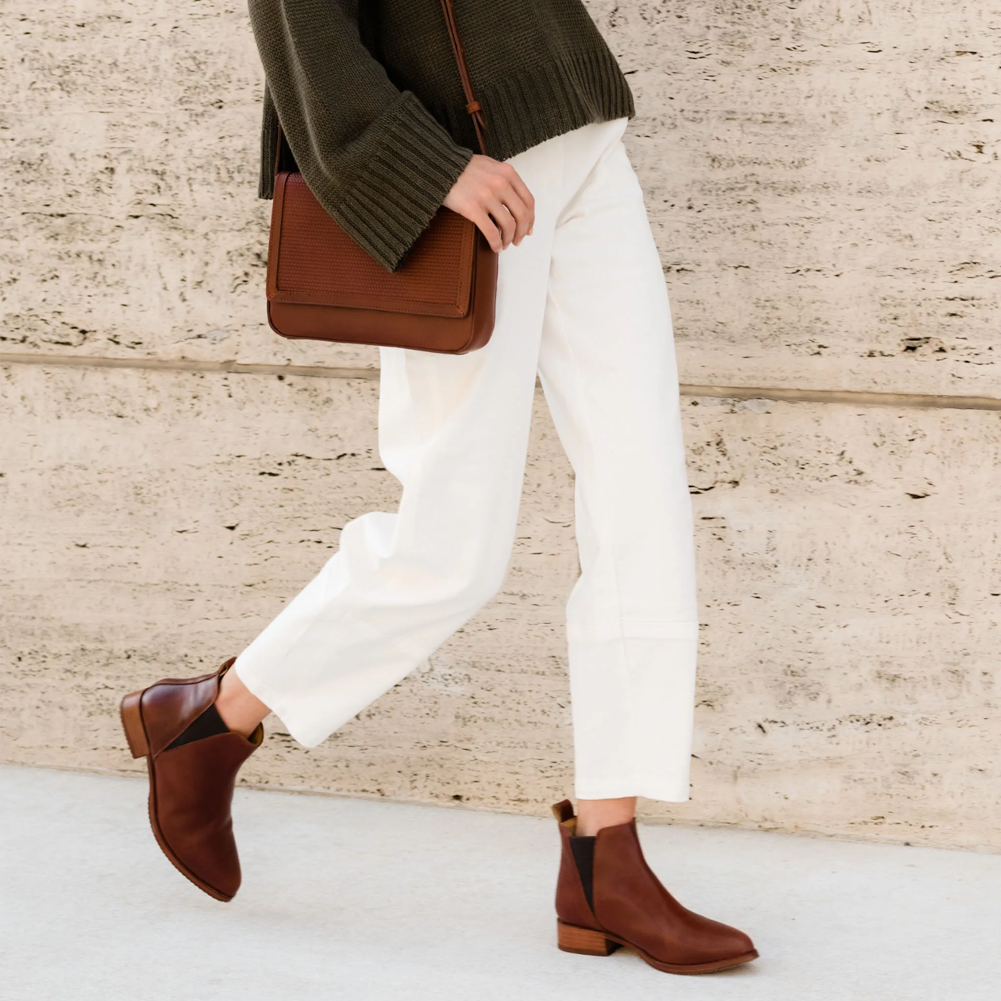 Eva Everyday Chelsea Boot Auburn -NISOLO