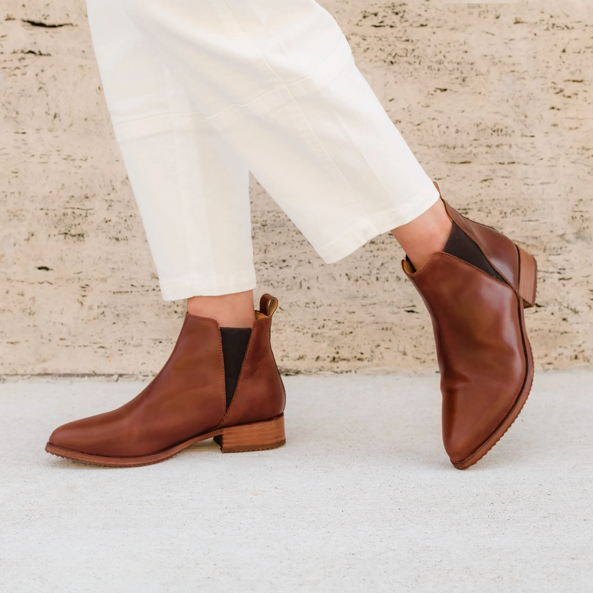 Eva Everyday Chelsea Boot Auburn -NISOLO
