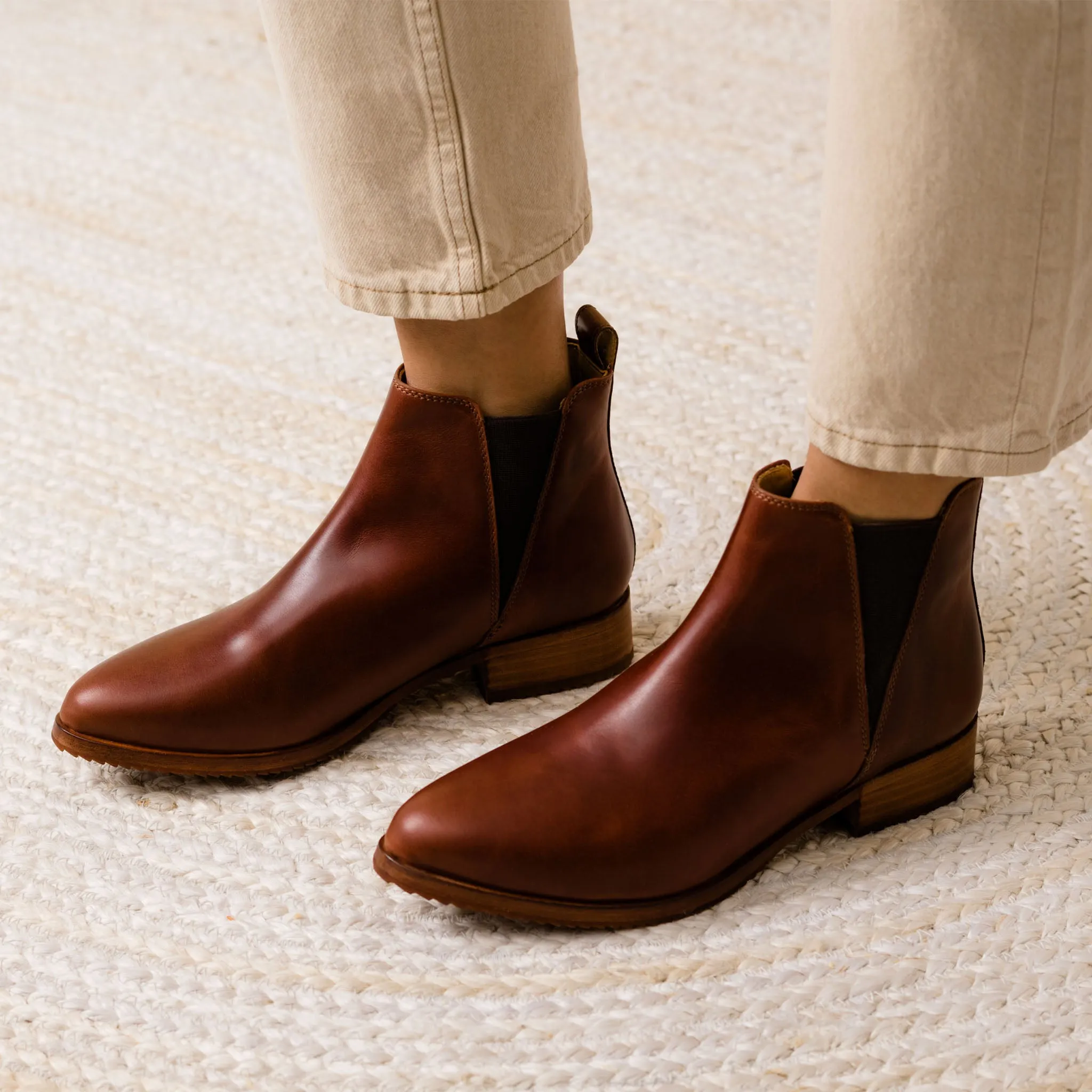 Eva Everyday Chelsea Boot Auburn -NISOLO
