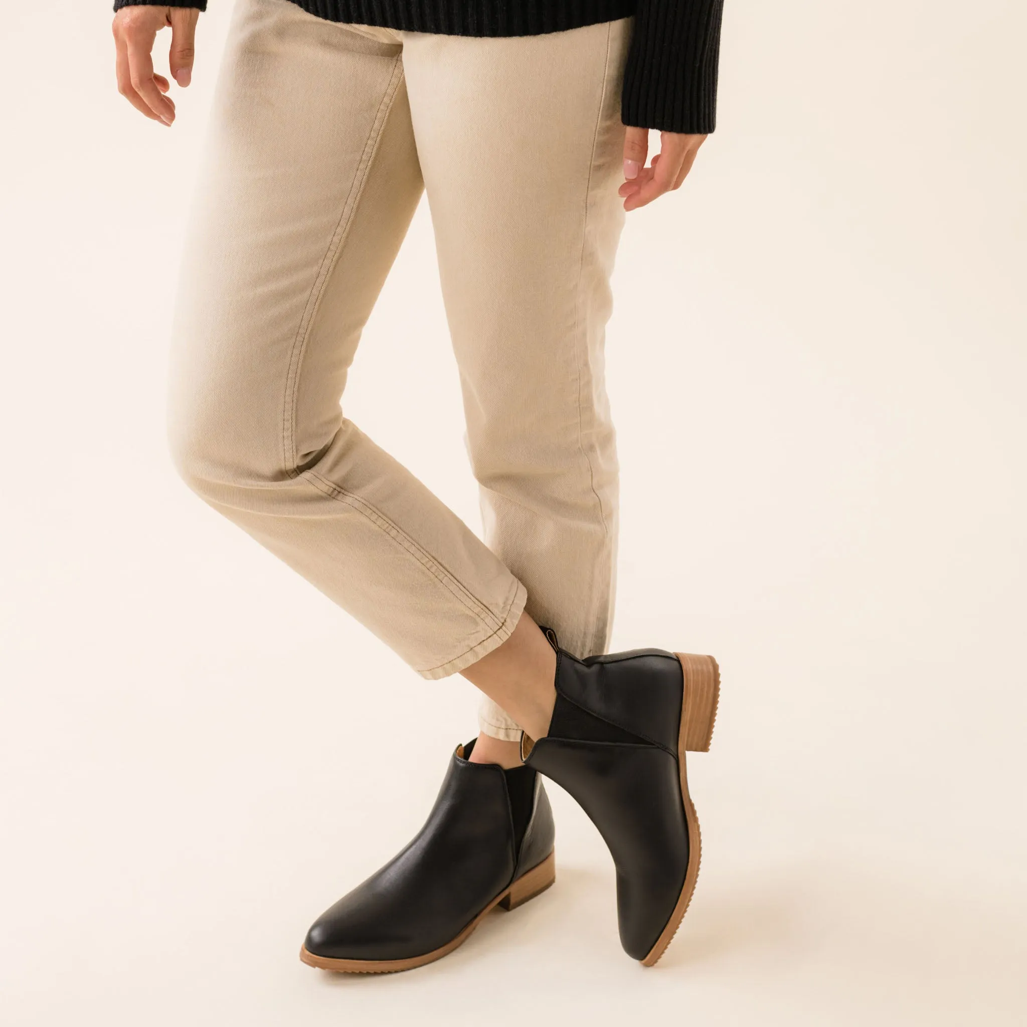 Eva Everyday Chelsea Boot Black -NISOLO