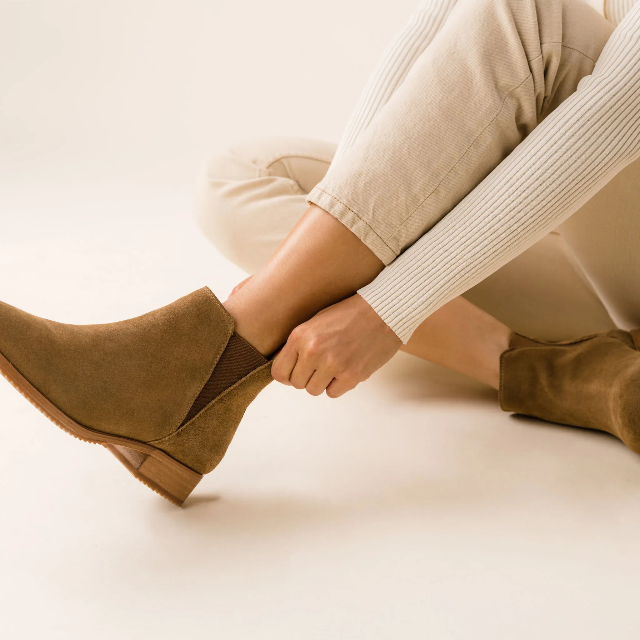 Eva Everyday Chelsea Boot Taupe Suede -NISOLO