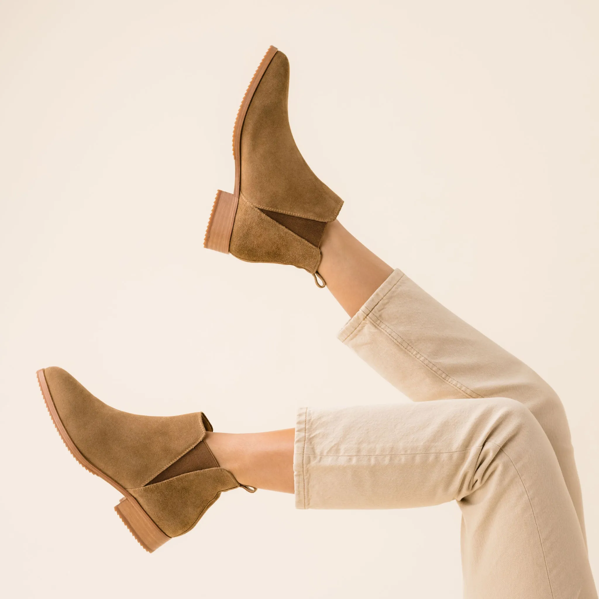 Eva Everyday Chelsea Boot Taupe Suede -NISOLO