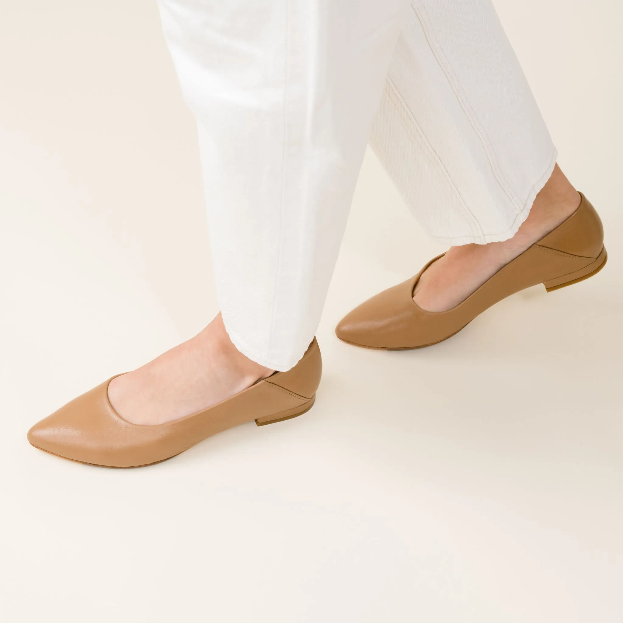 Fina Pointed Toe Flat Almond -NISOLO
