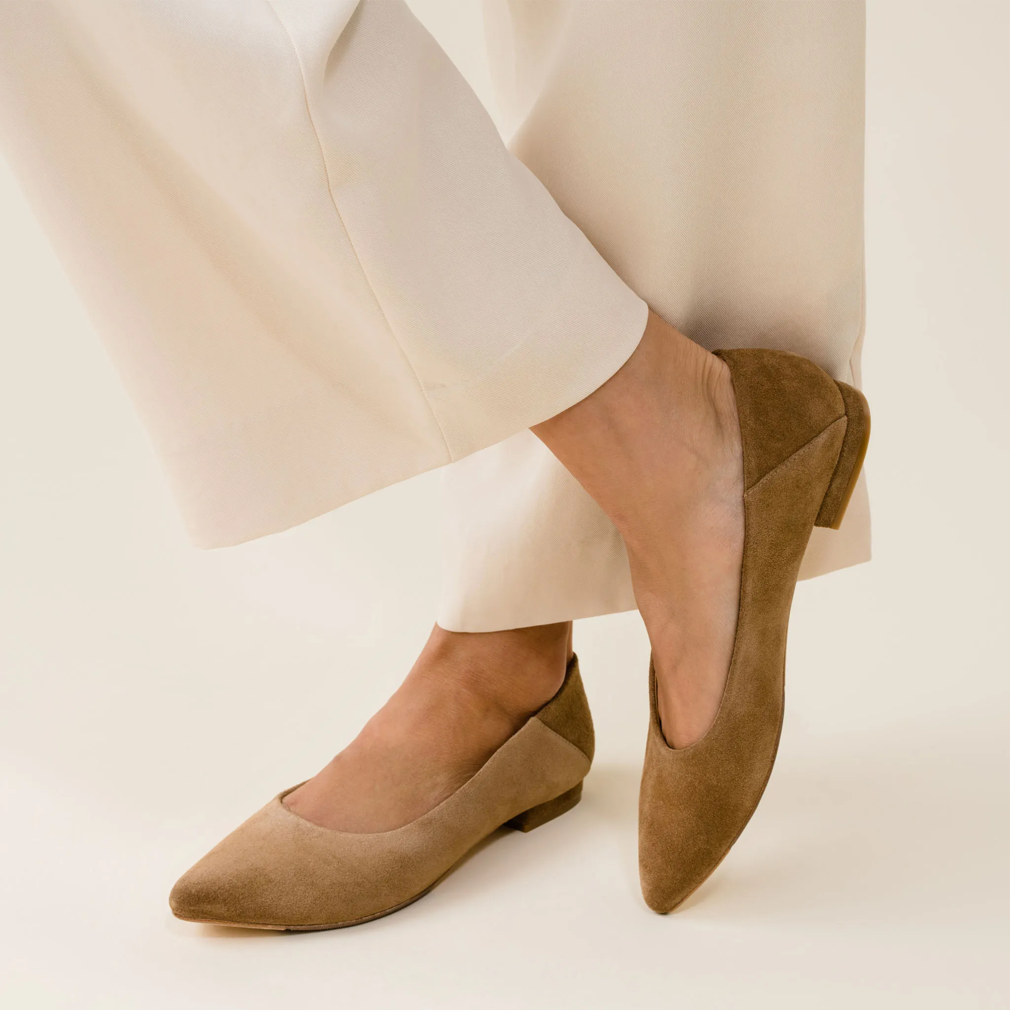Fina Pointed Toe Flat Taupe Suede -NISOLO