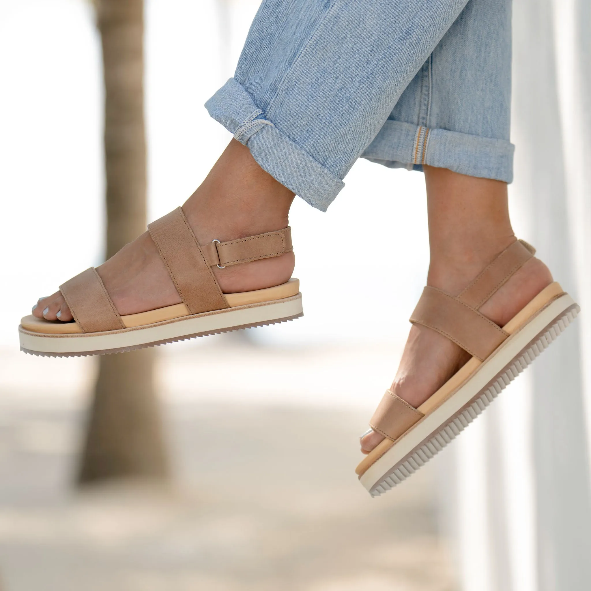 Go-To Flatform Sandal 2.0 Almond -NISOLO