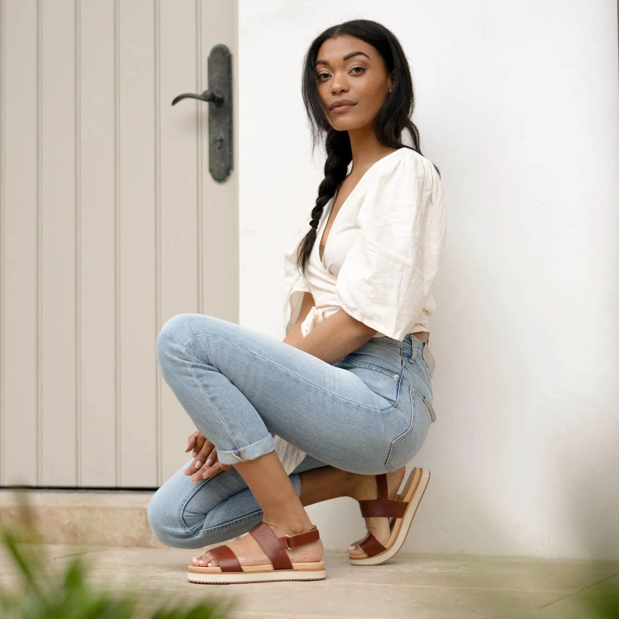 Go-To Flatform Sandal Brandy -NISOLO