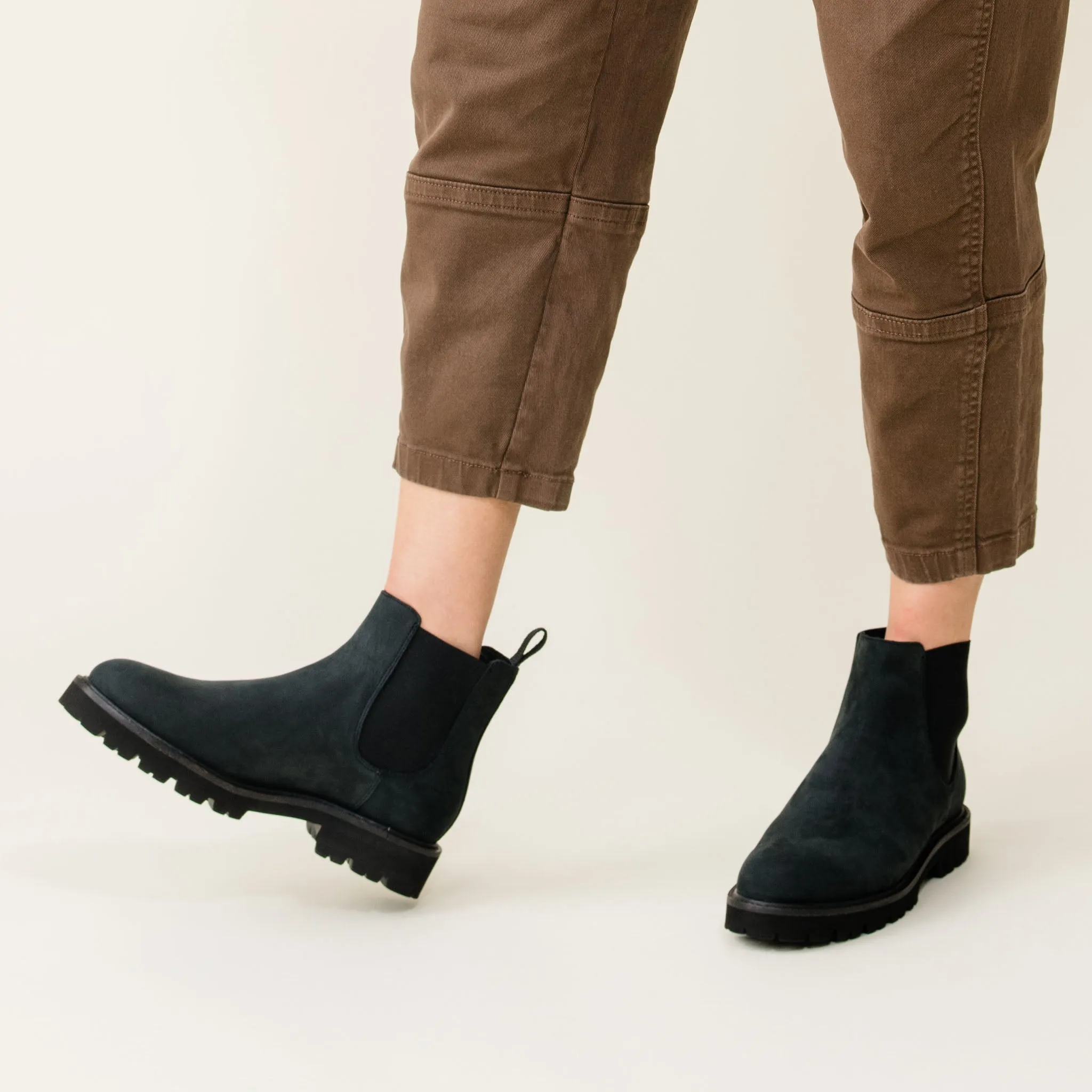 Go-To Lug Chelsea Boot 2.0 Black/Black -NISOLO