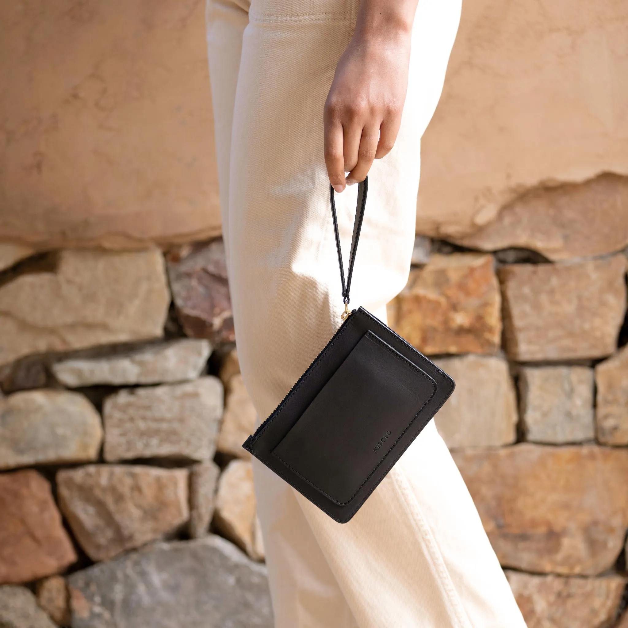 Go-To Wristlet Clutch Black -NISOLO