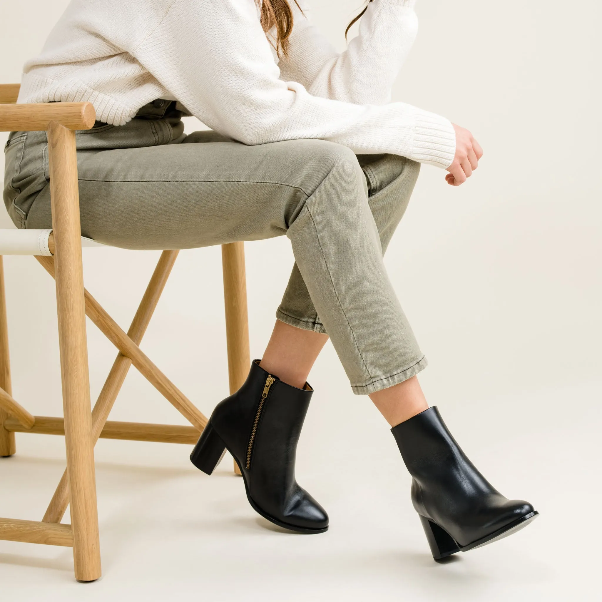 Lia Heeled Bootie Black -NISOLO
