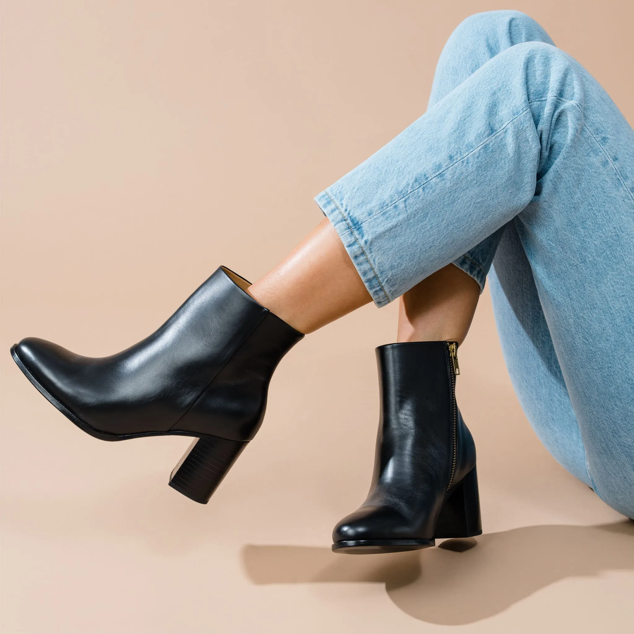 Lia Heeled Bootie Black -NISOLO
