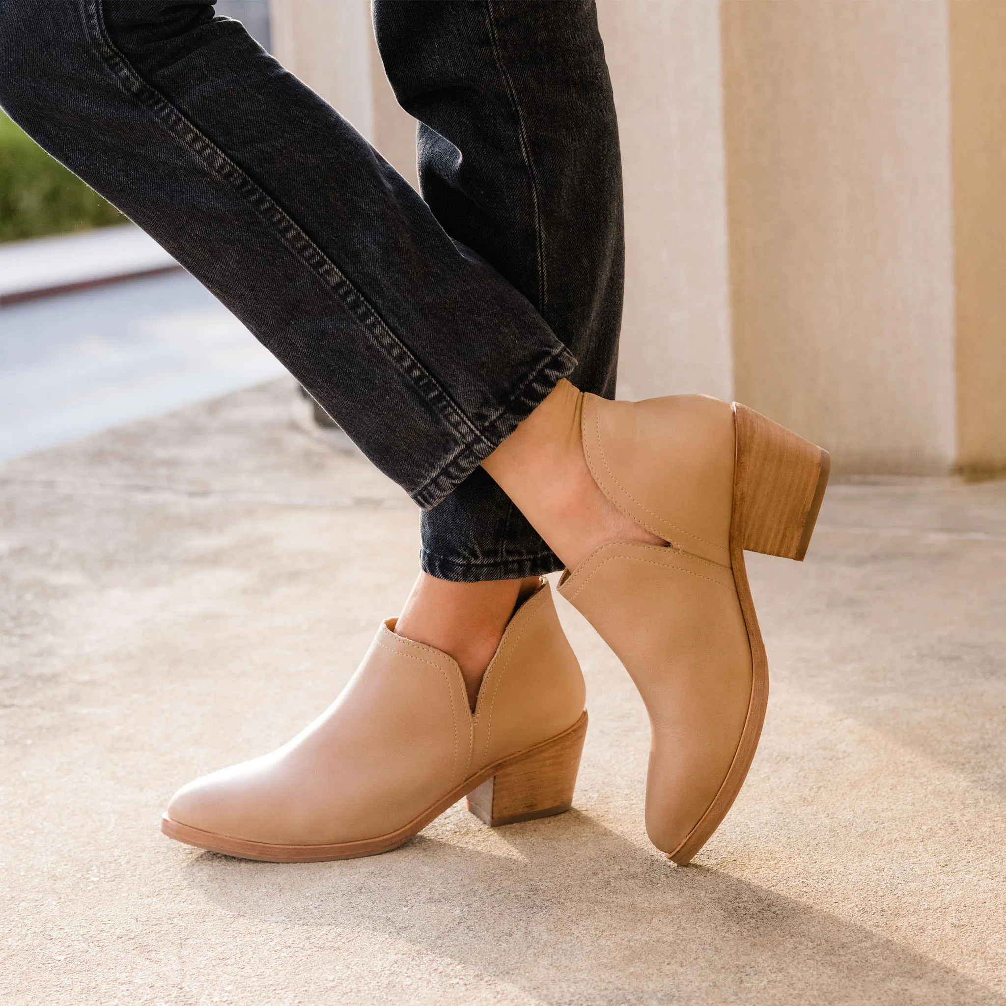 Mia Everyday Ankle Bootie Almond -NISOLO