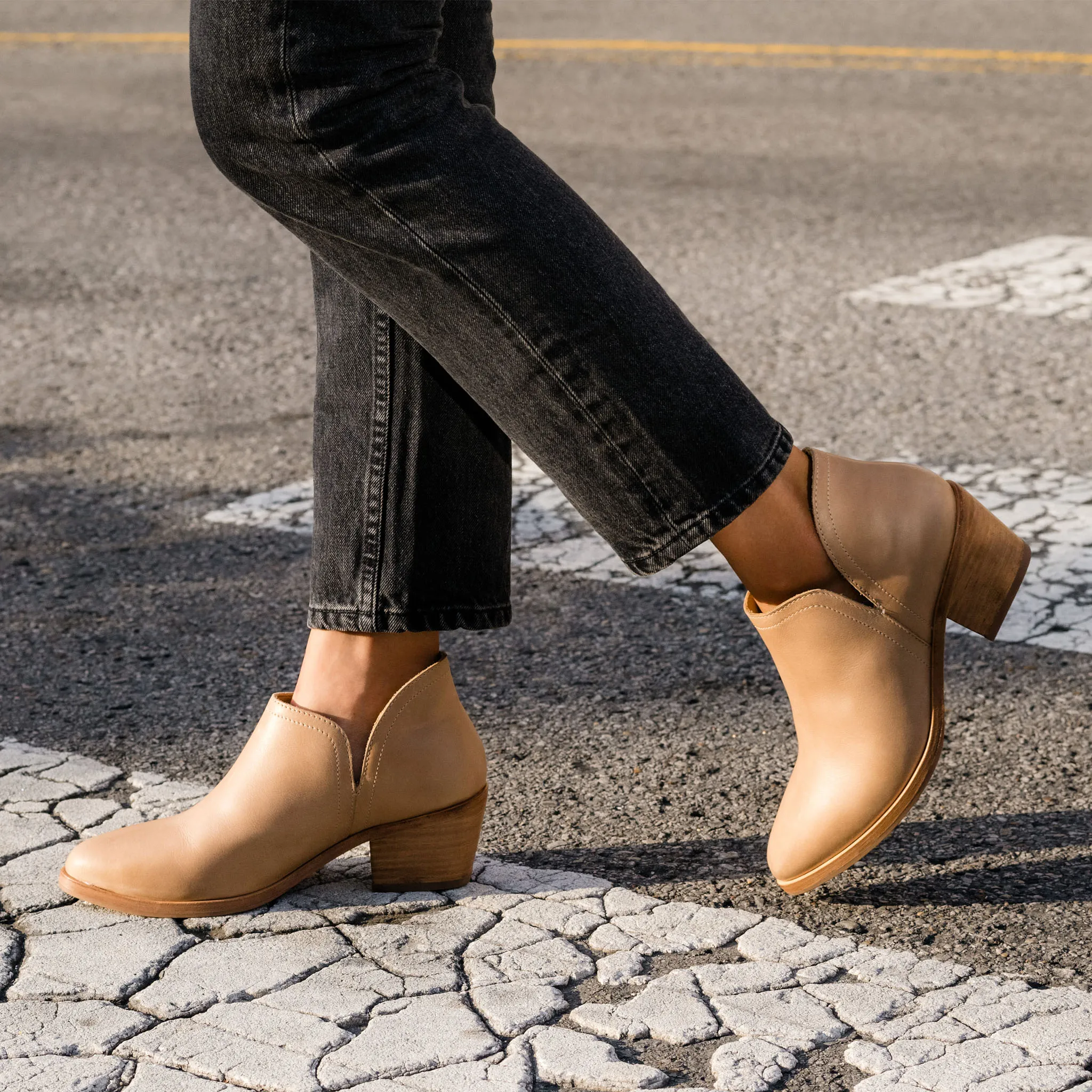 Mia Everyday Ankle Bootie Almond -NISOLO