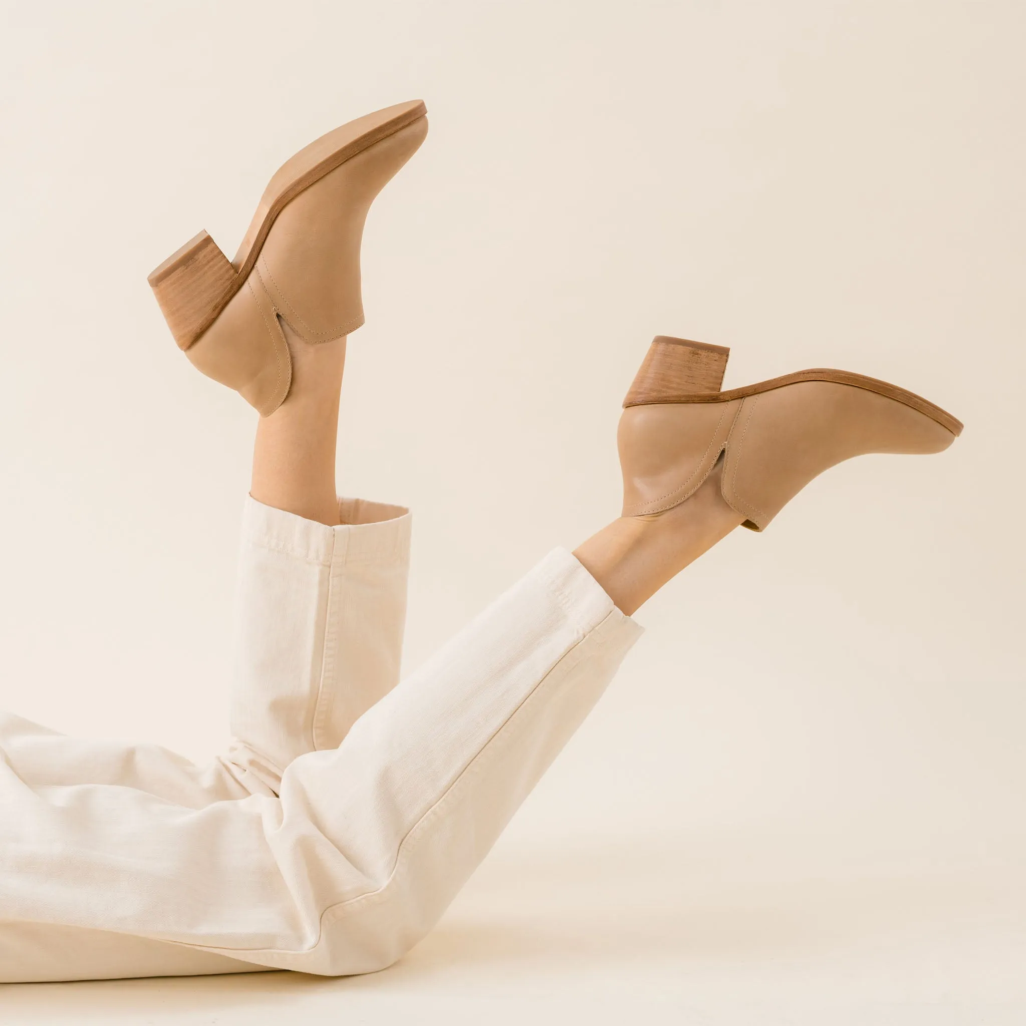 Mia Everyday Ankle Bootie Almond -NISOLO