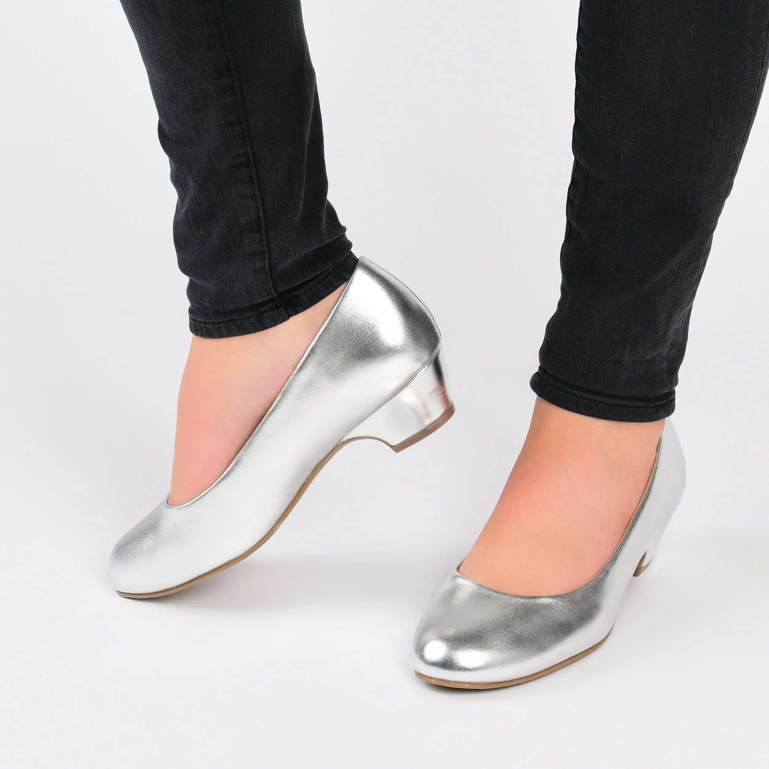 Reformation Journee Collection Women's Comfort Wide Width Saar Pump