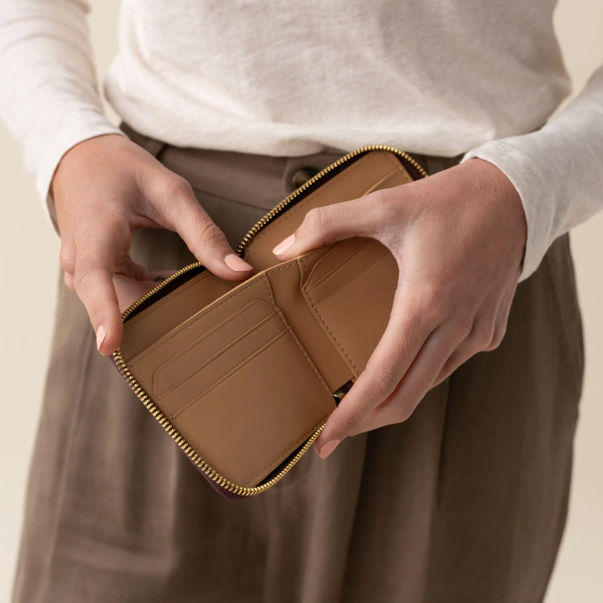 Remi Zip Wallet Black -NISOLO
