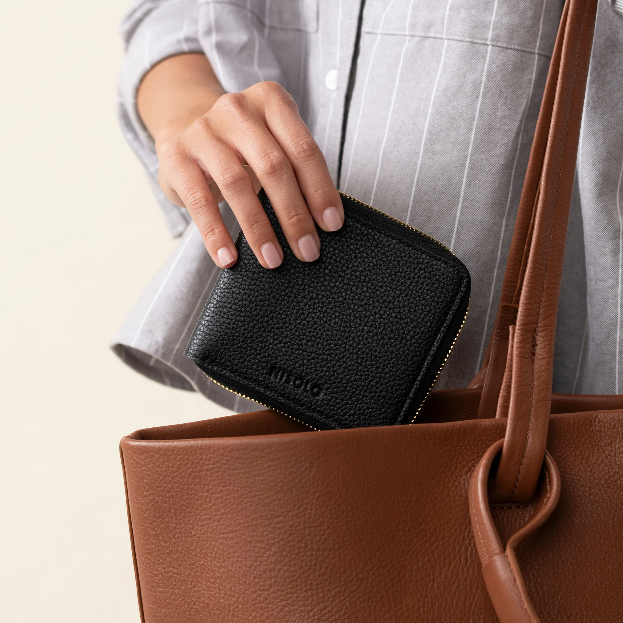 Remi Zip Wallet Black -NISOLO