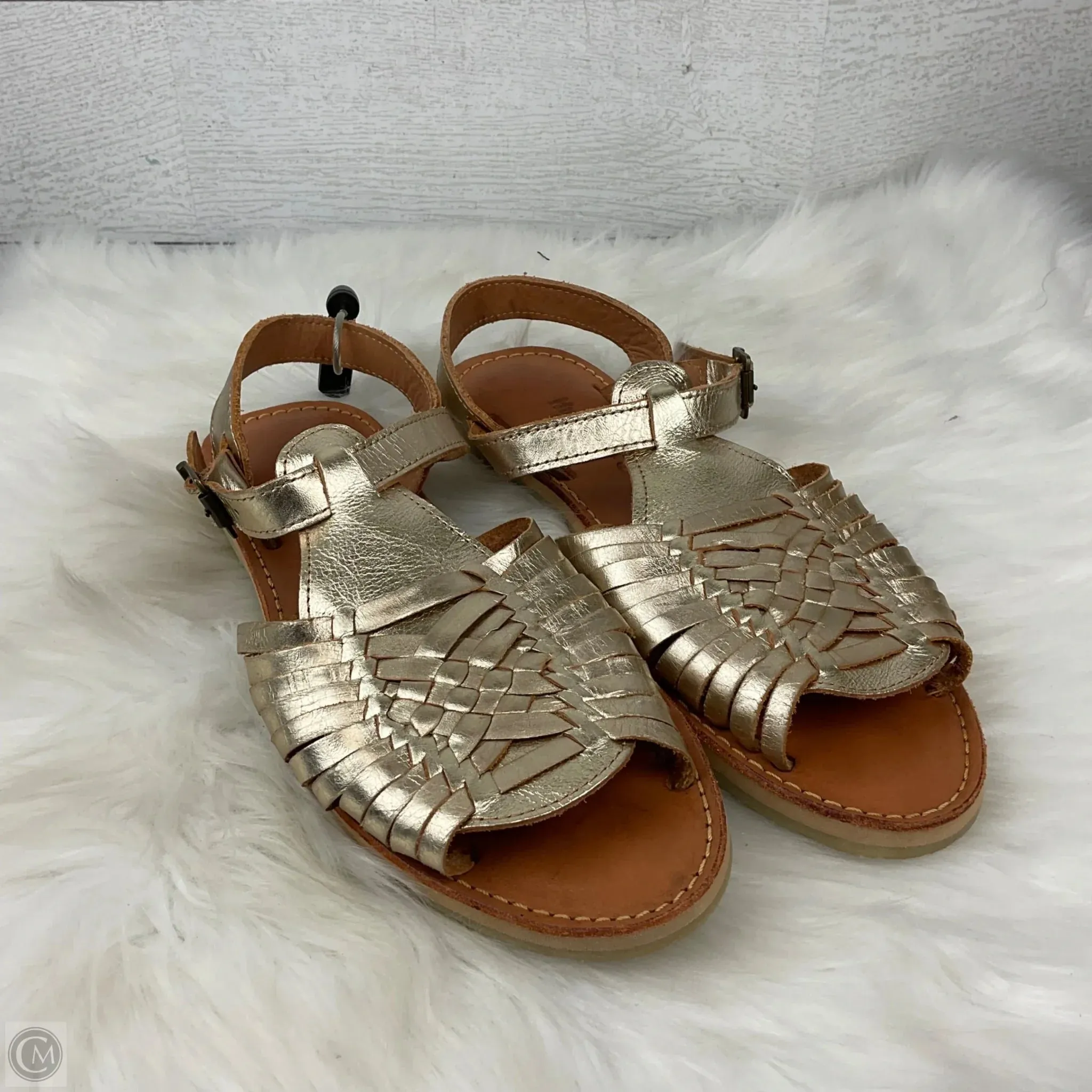 Sandals Flats By Cmc In Gold, Size: 10