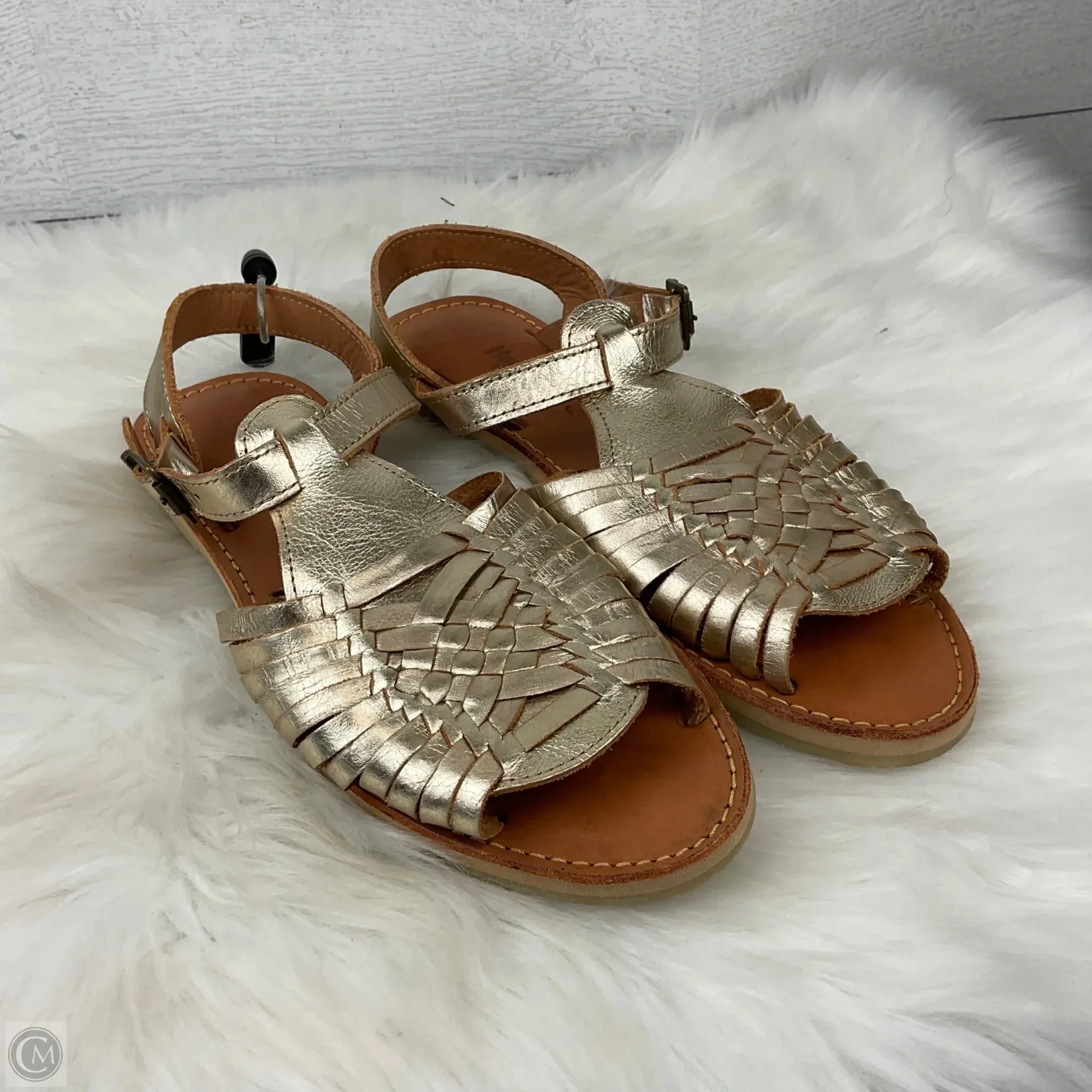 Sandals Flats By Cmc In Gold, Size: 10