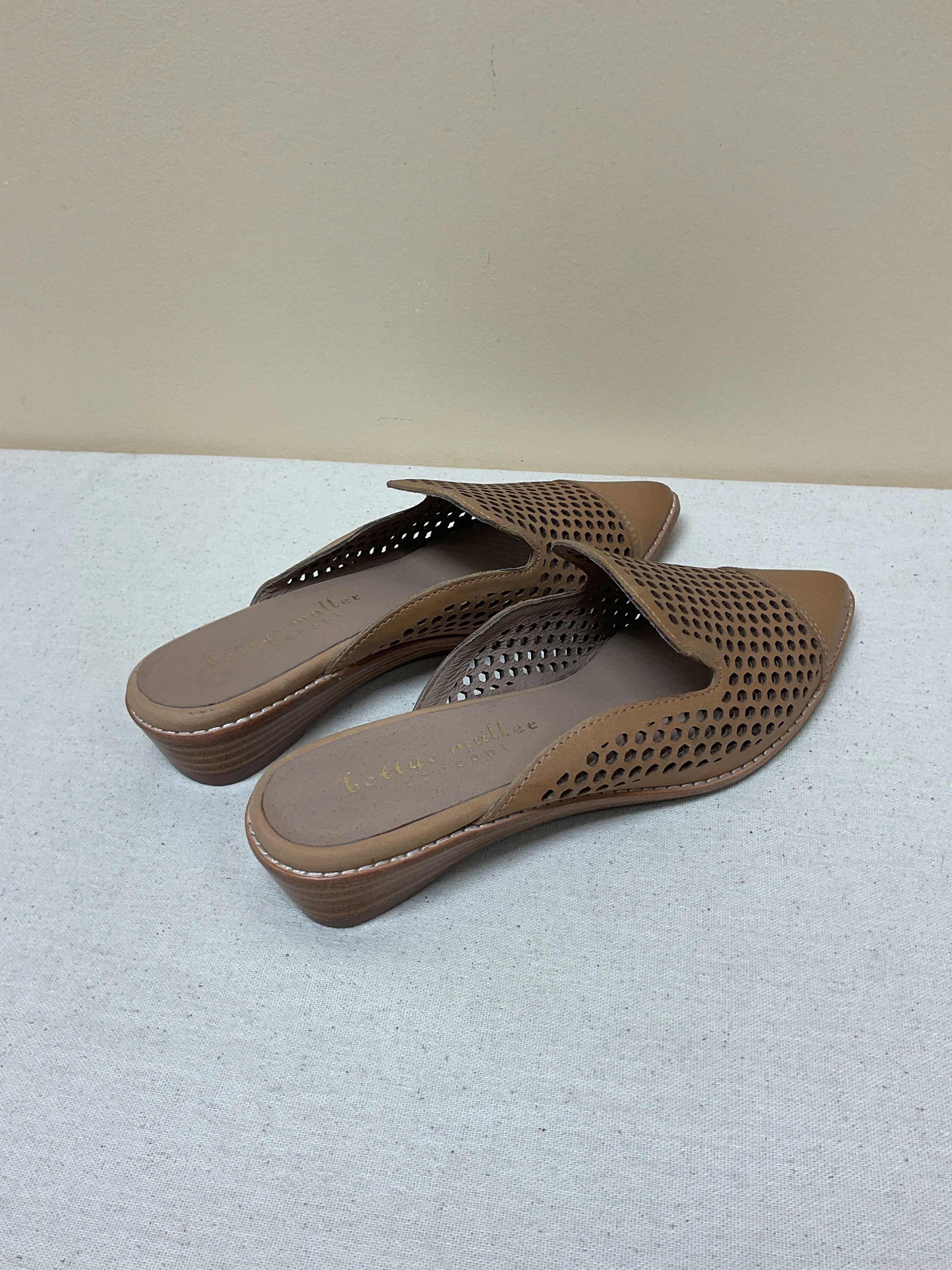 Shoes Flats By Cmc In Tan, Size:6