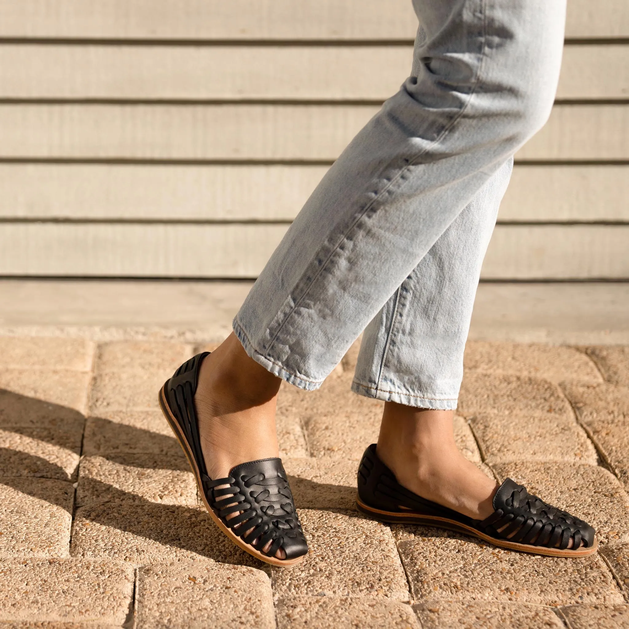 Women's Huarache Sandal Black -NISOLO